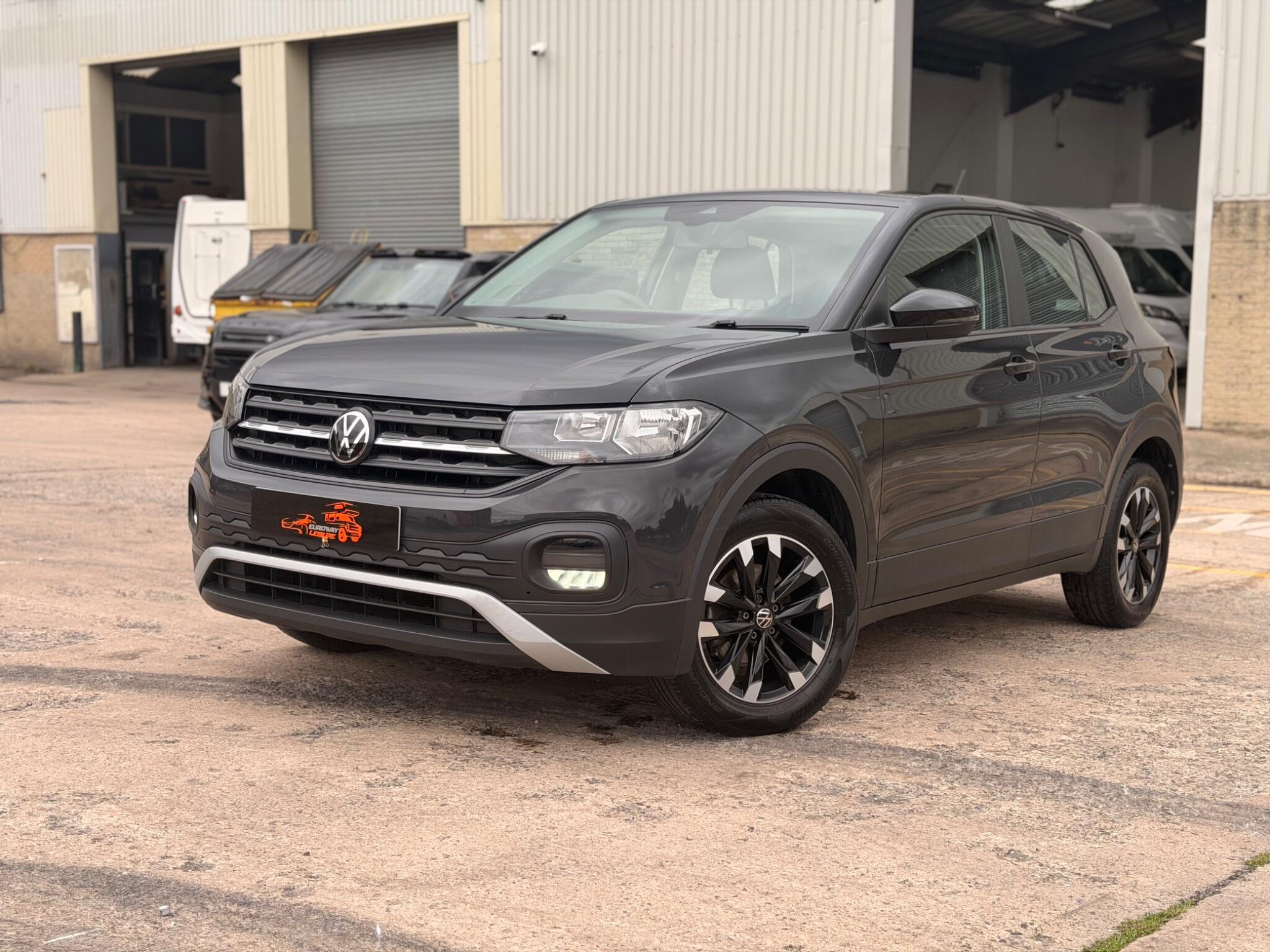 Volkswagen T-Cross view 3
