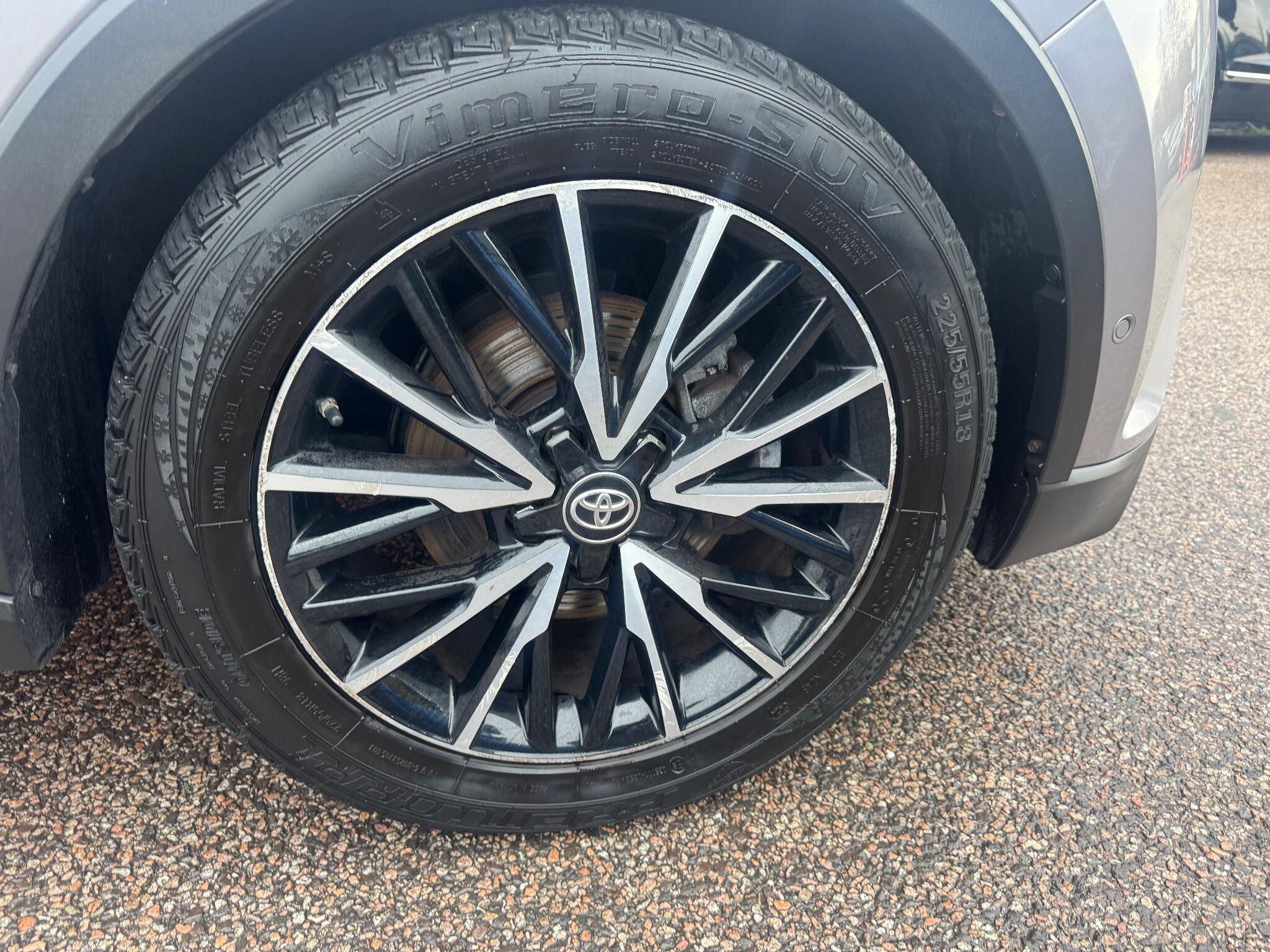 Toyota C-HR view 18