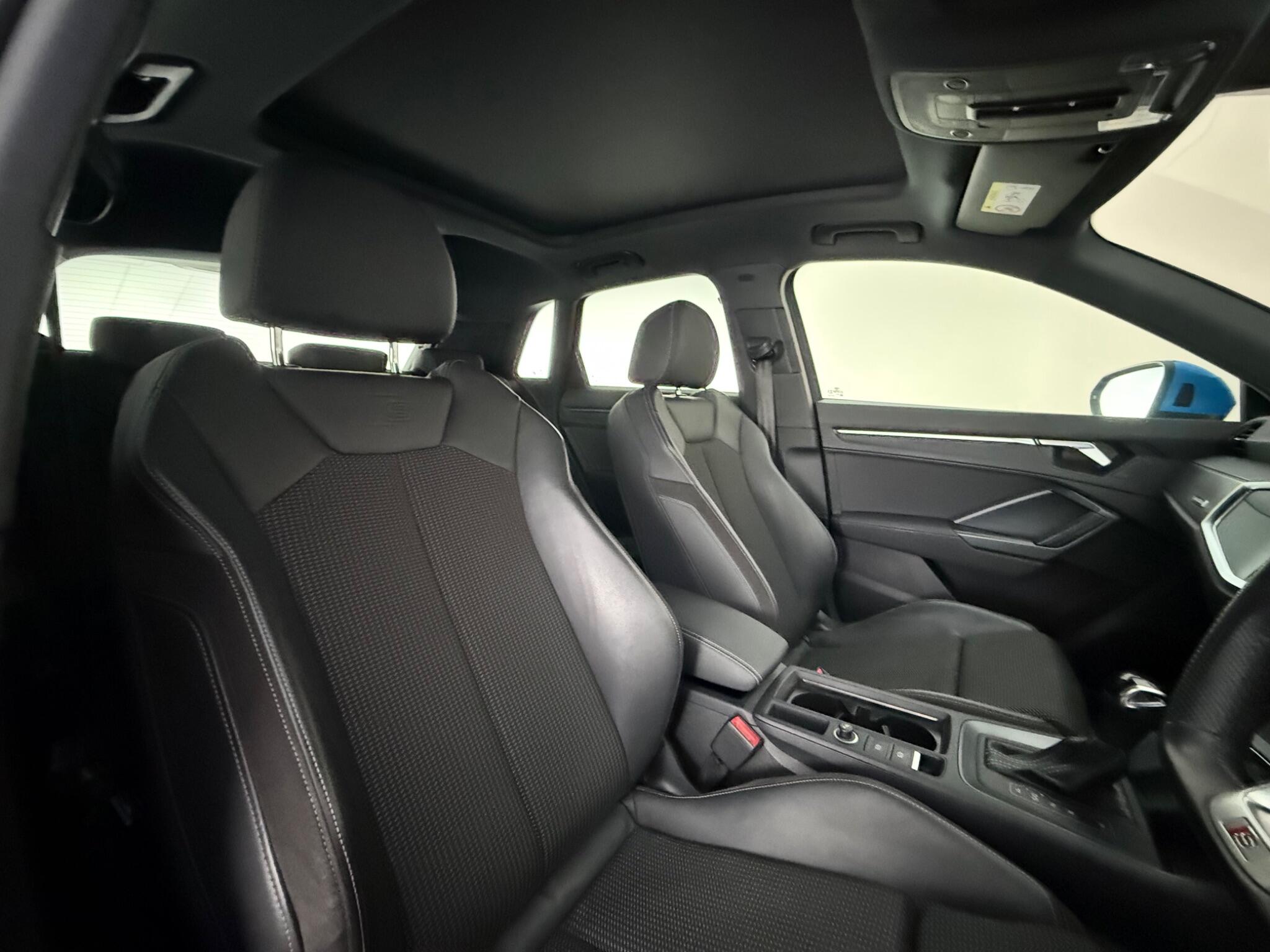 Audi Q3 view 19