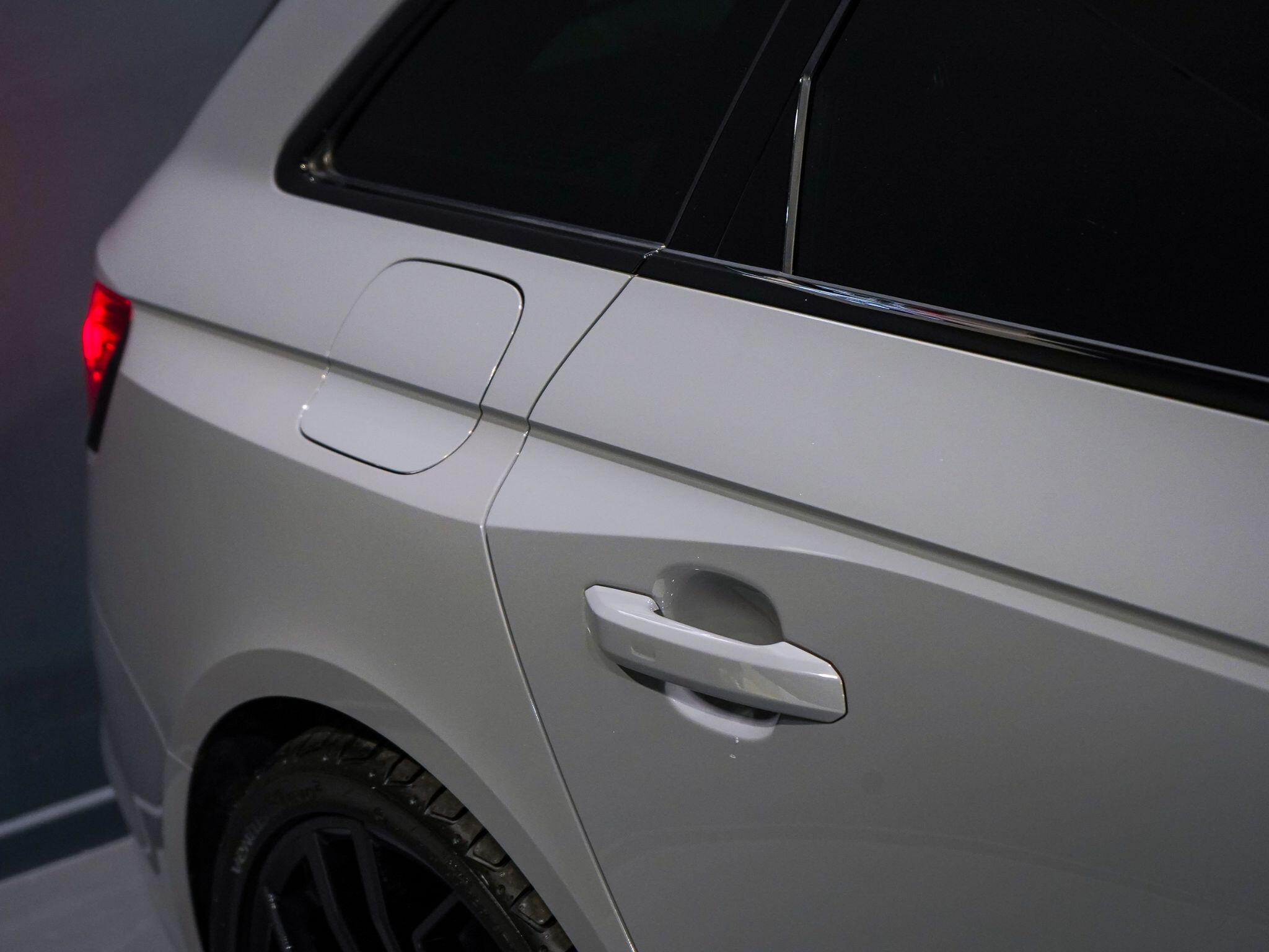 Audi RS4 view 28