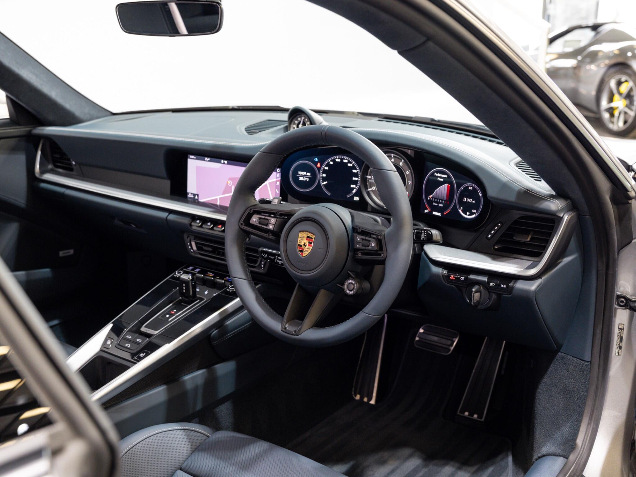 Porsche 911 view 20