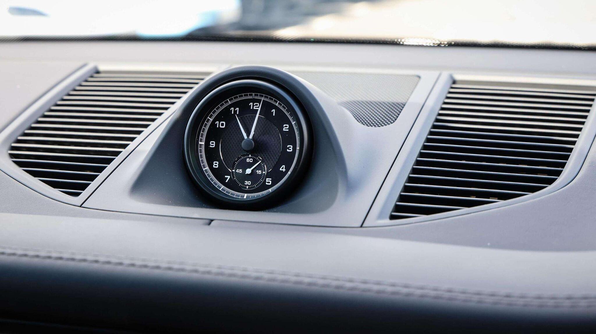 Porsche Macan view 23