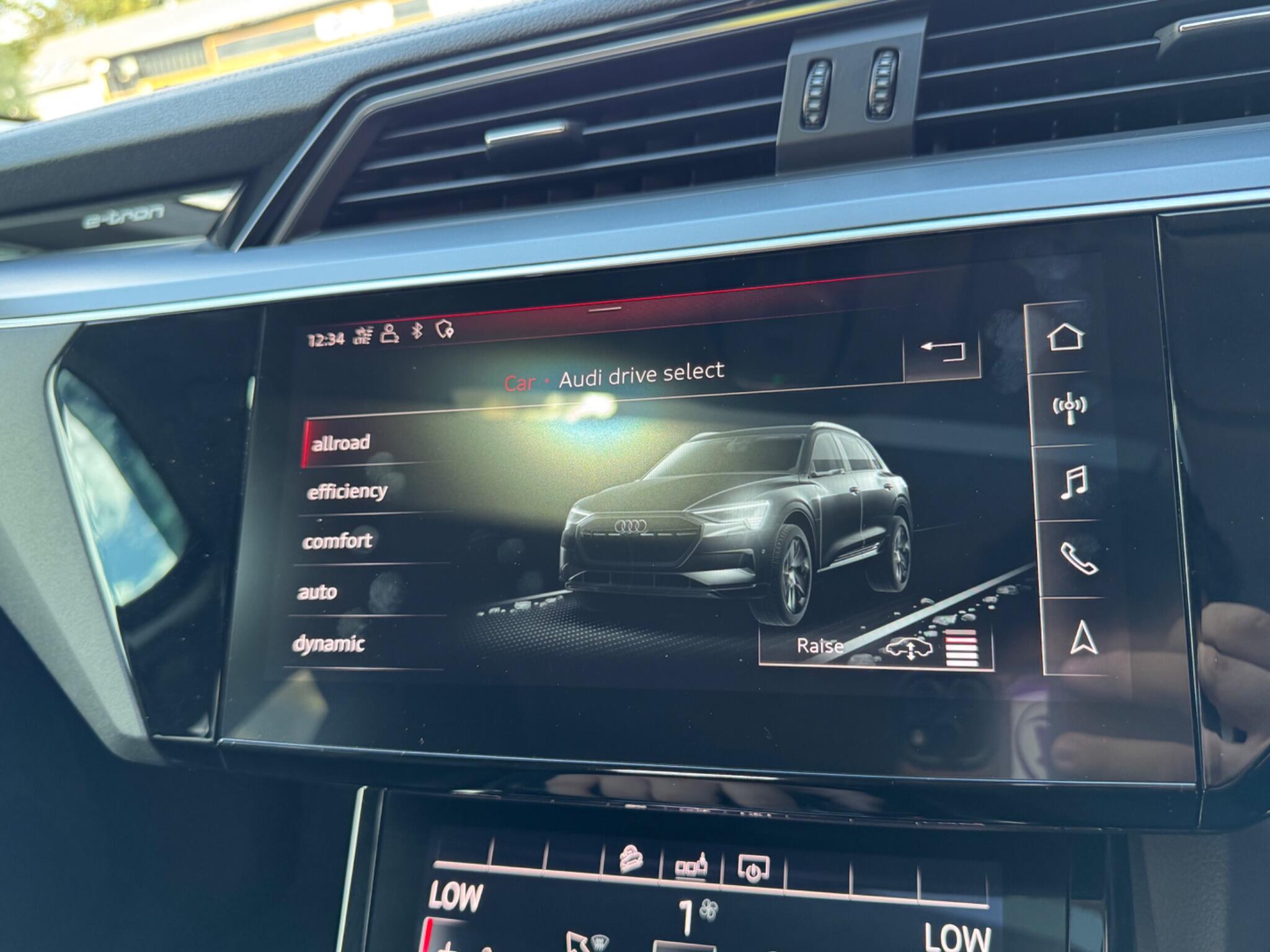 Audi E-Tron view 39
