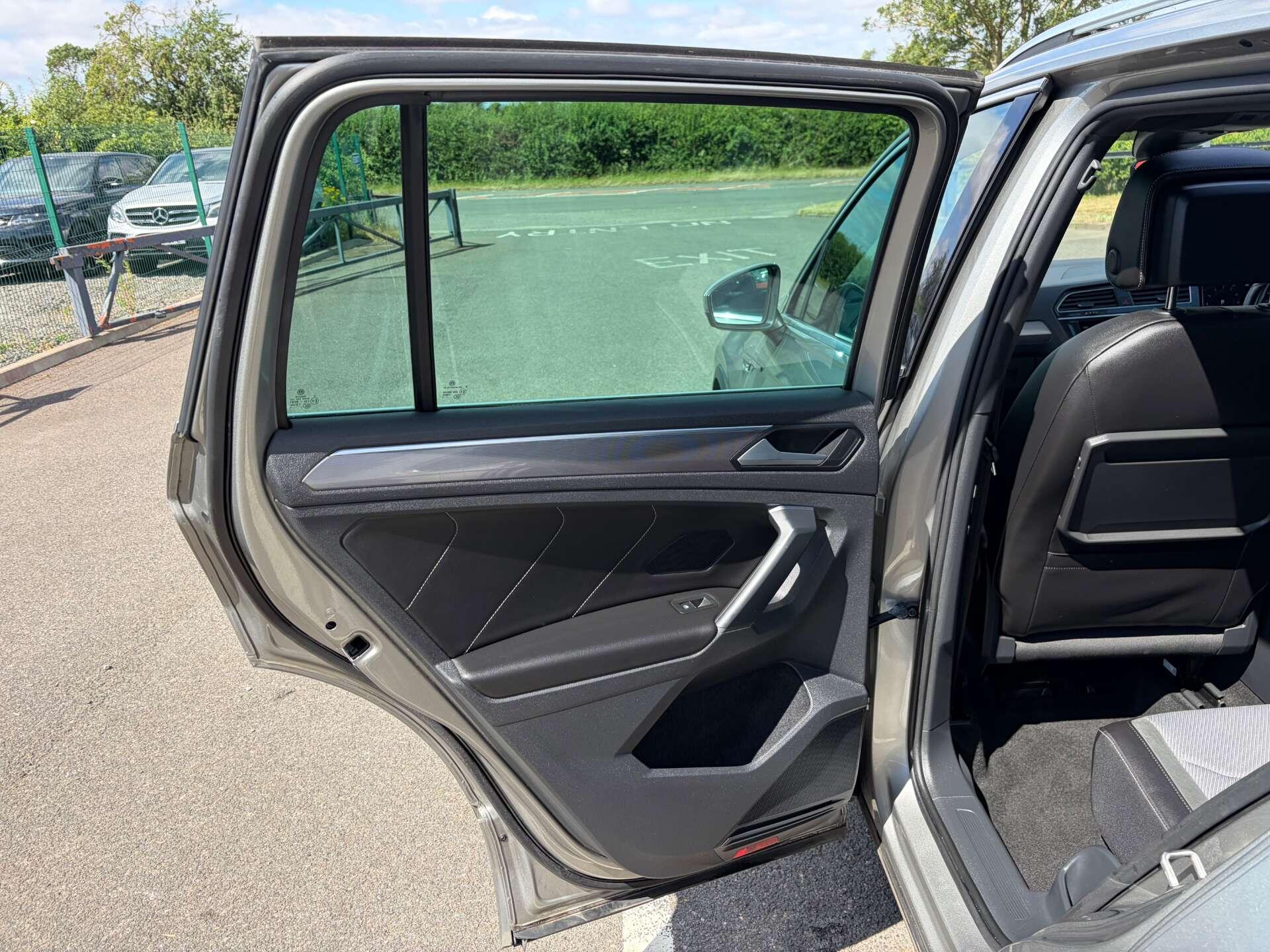 Volkswagen Tiguan view 19