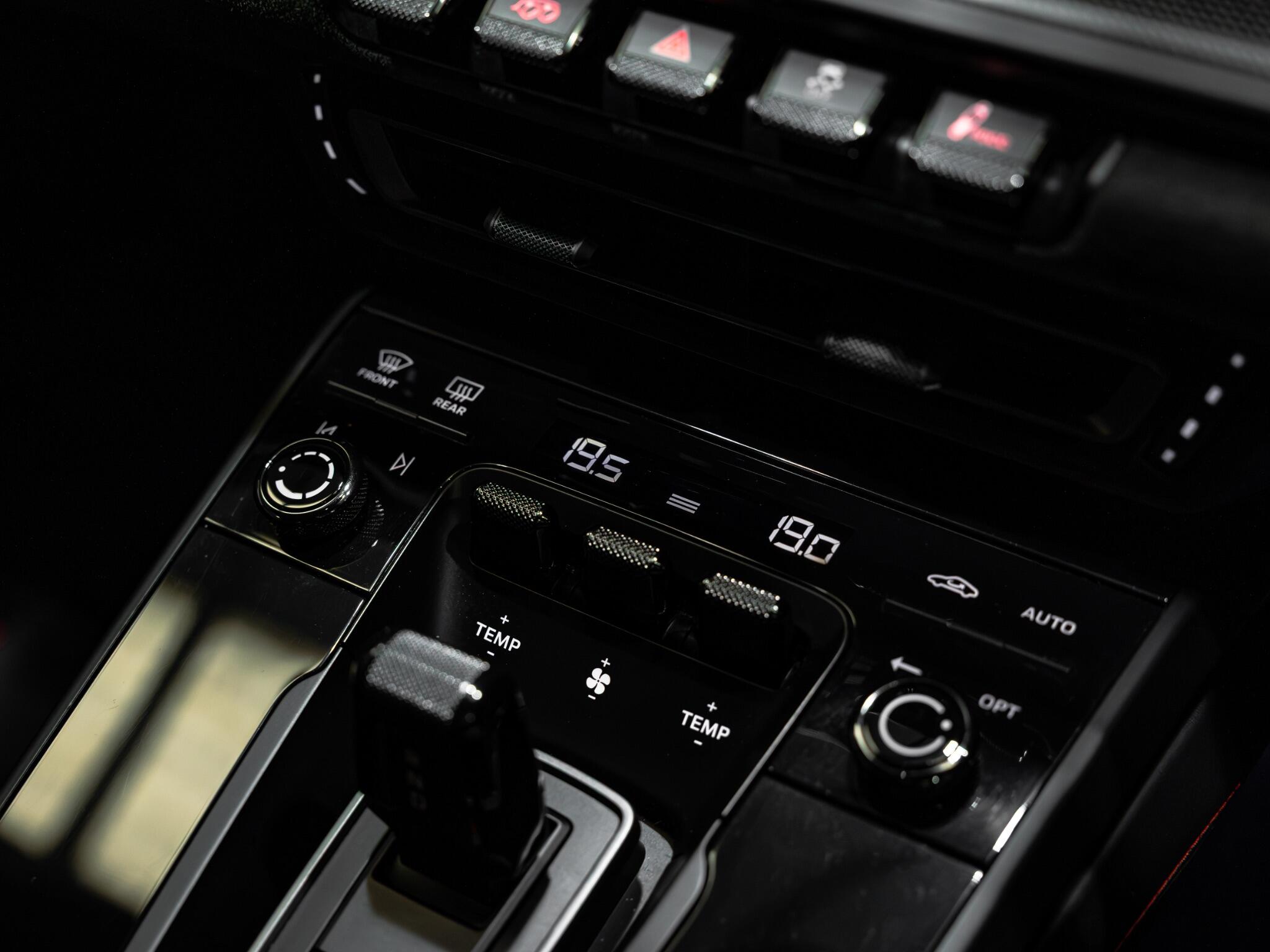 Porsche 911 view 21