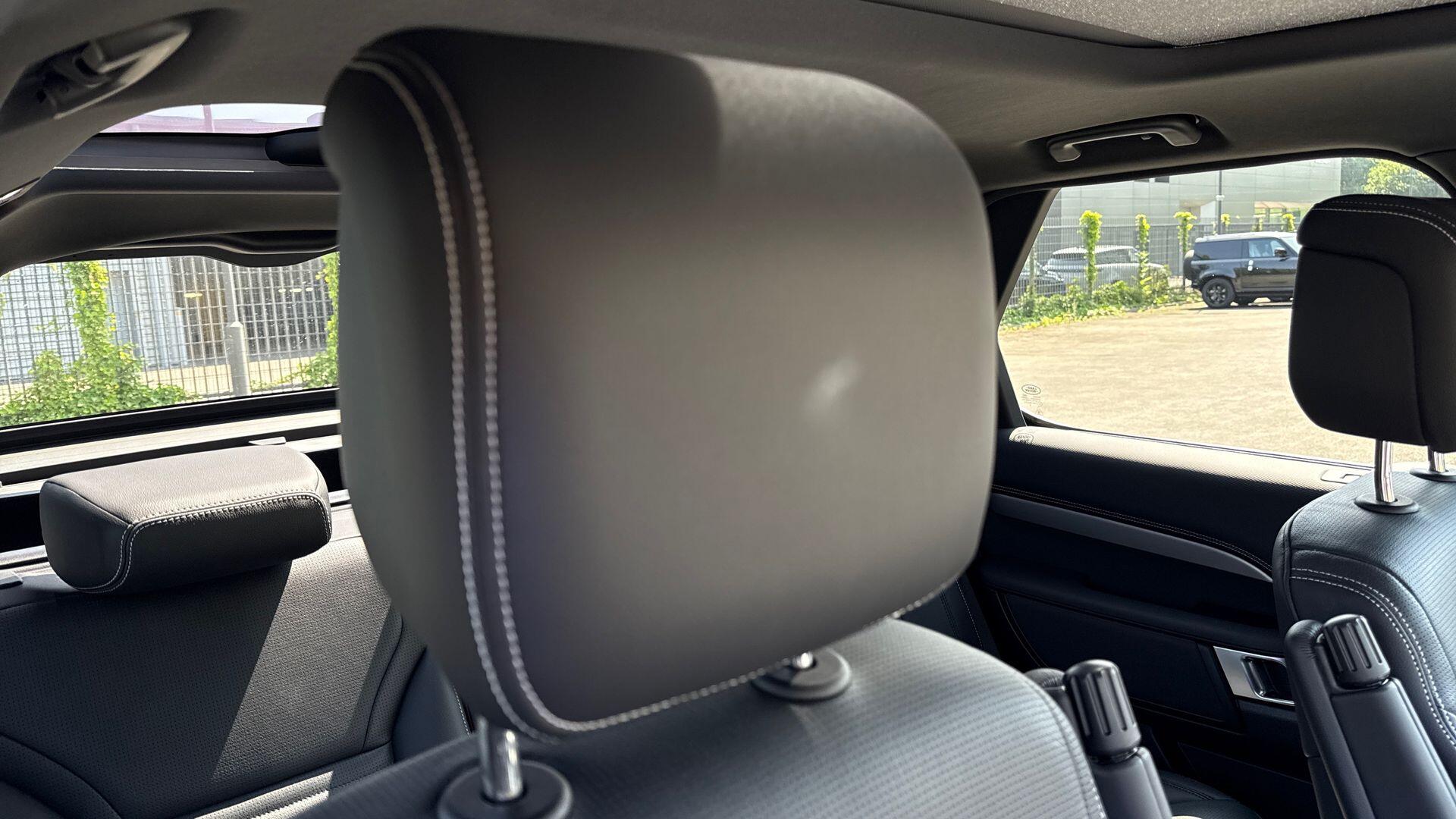 Land Rover Discovery view 37