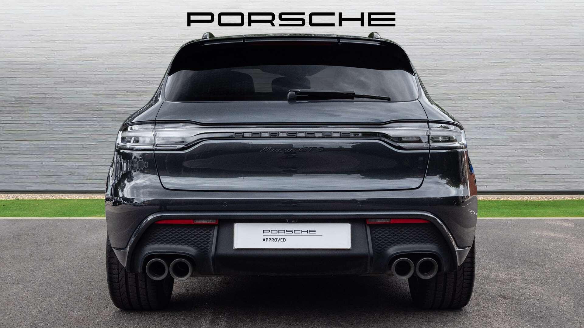 Porsche Macan view 10