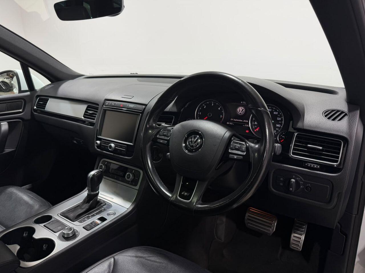 Volkswagen Touareg view 13
