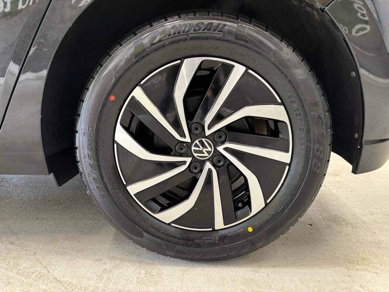 Volkswagen Polo view 9
