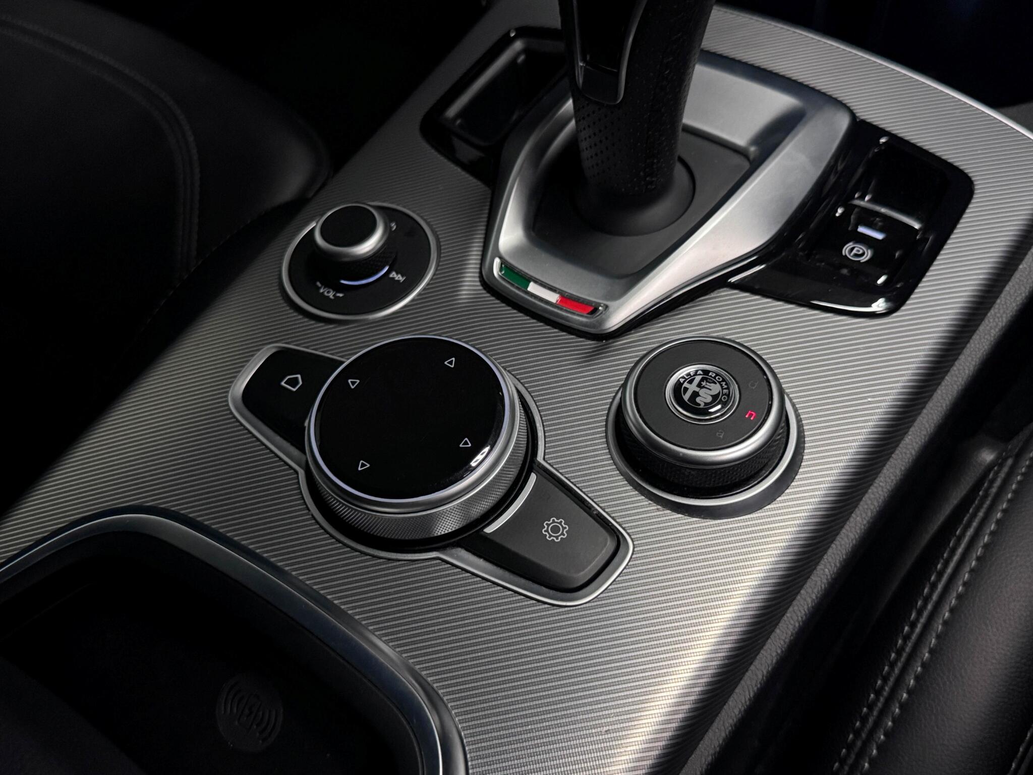 Alfa Romeo Stelvio view 38