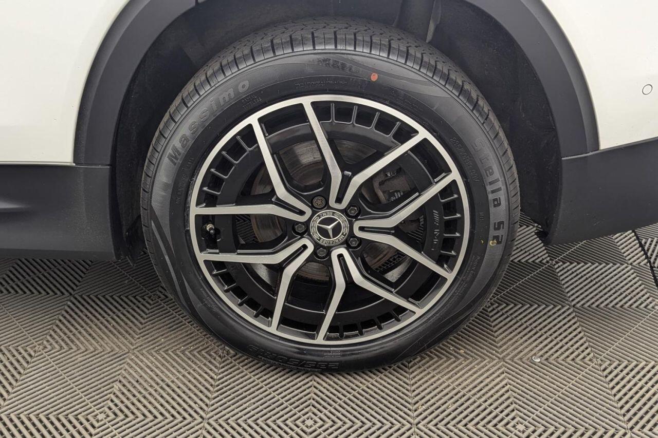 Mercedes-Benz Eqb view 63