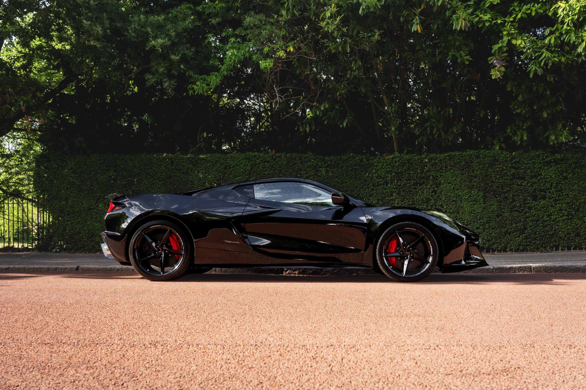 Chevrolet Corvette view 3