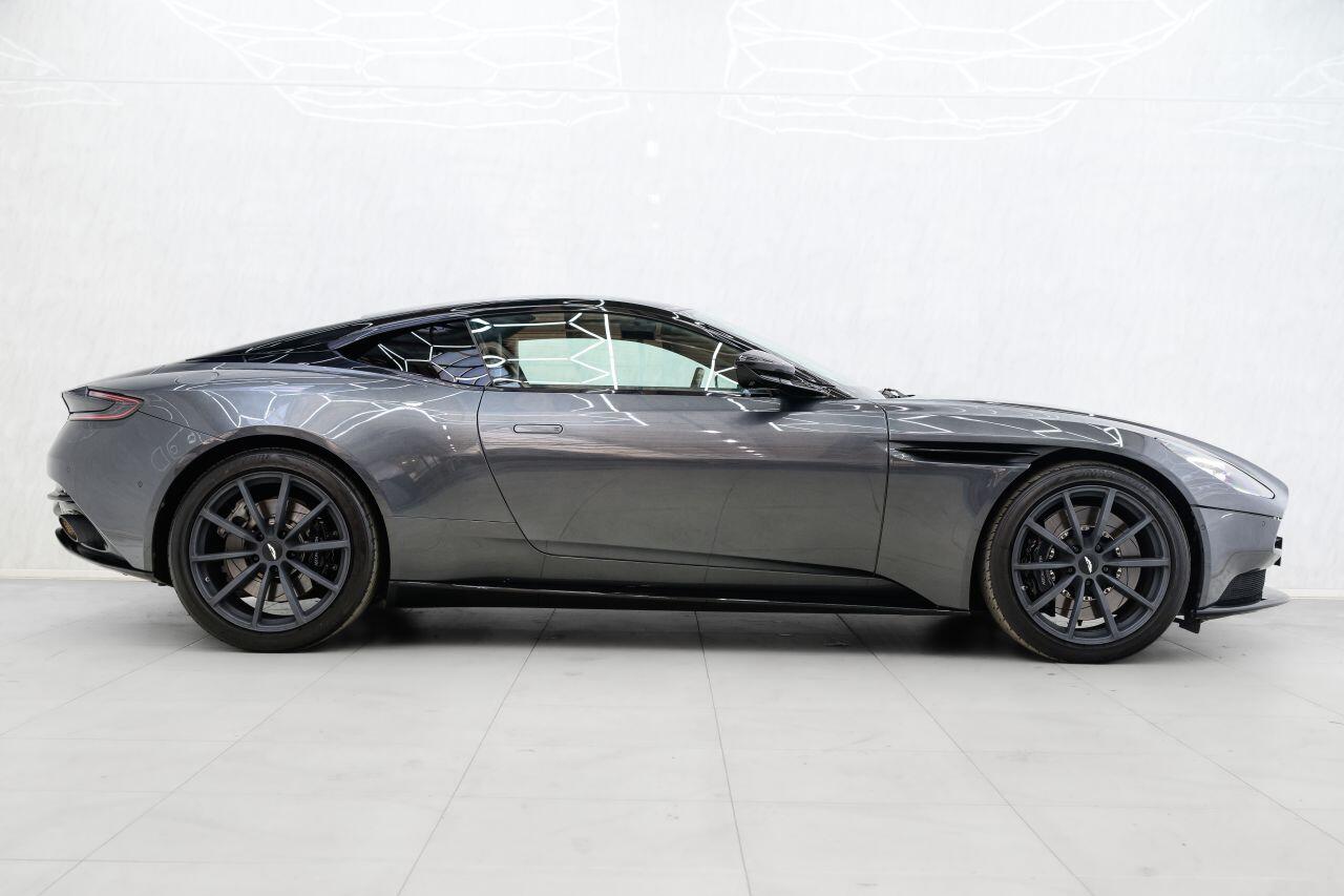 Aston Martin DB11 view 11