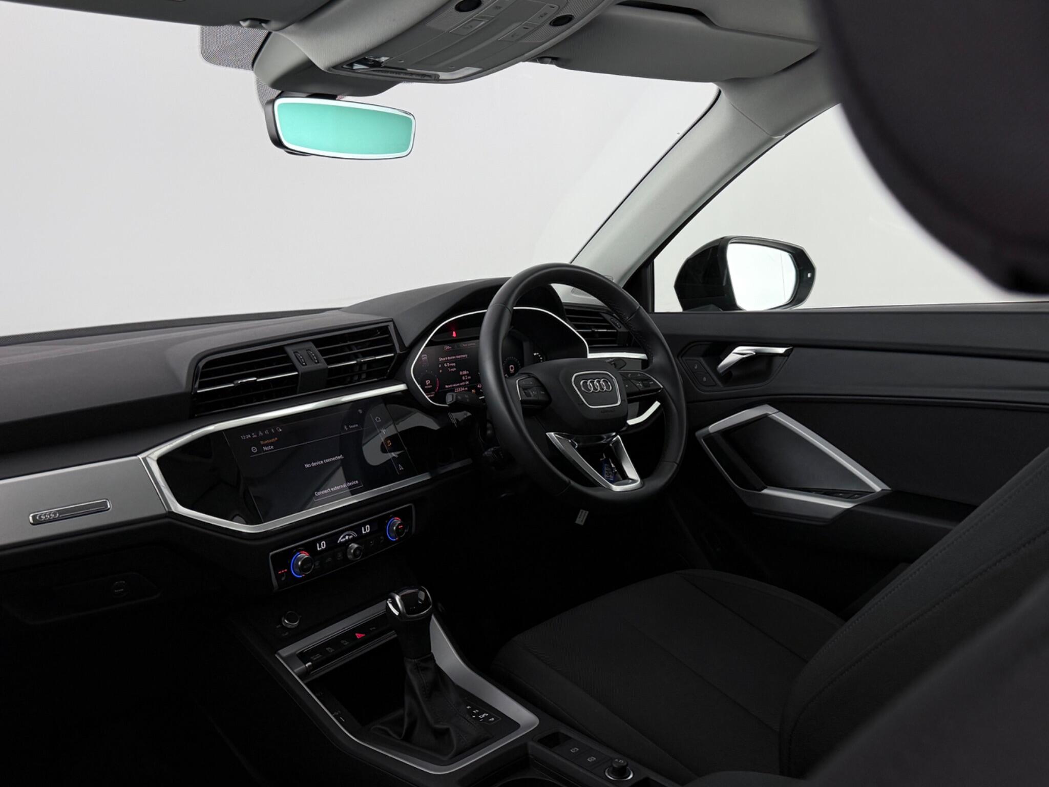Audi Q3 view 4