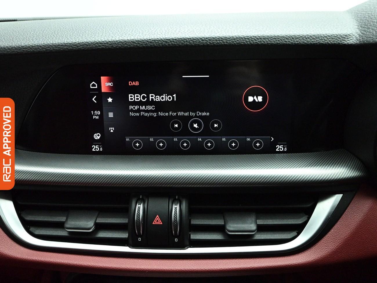 Alfa Romeo Stelvio view 31