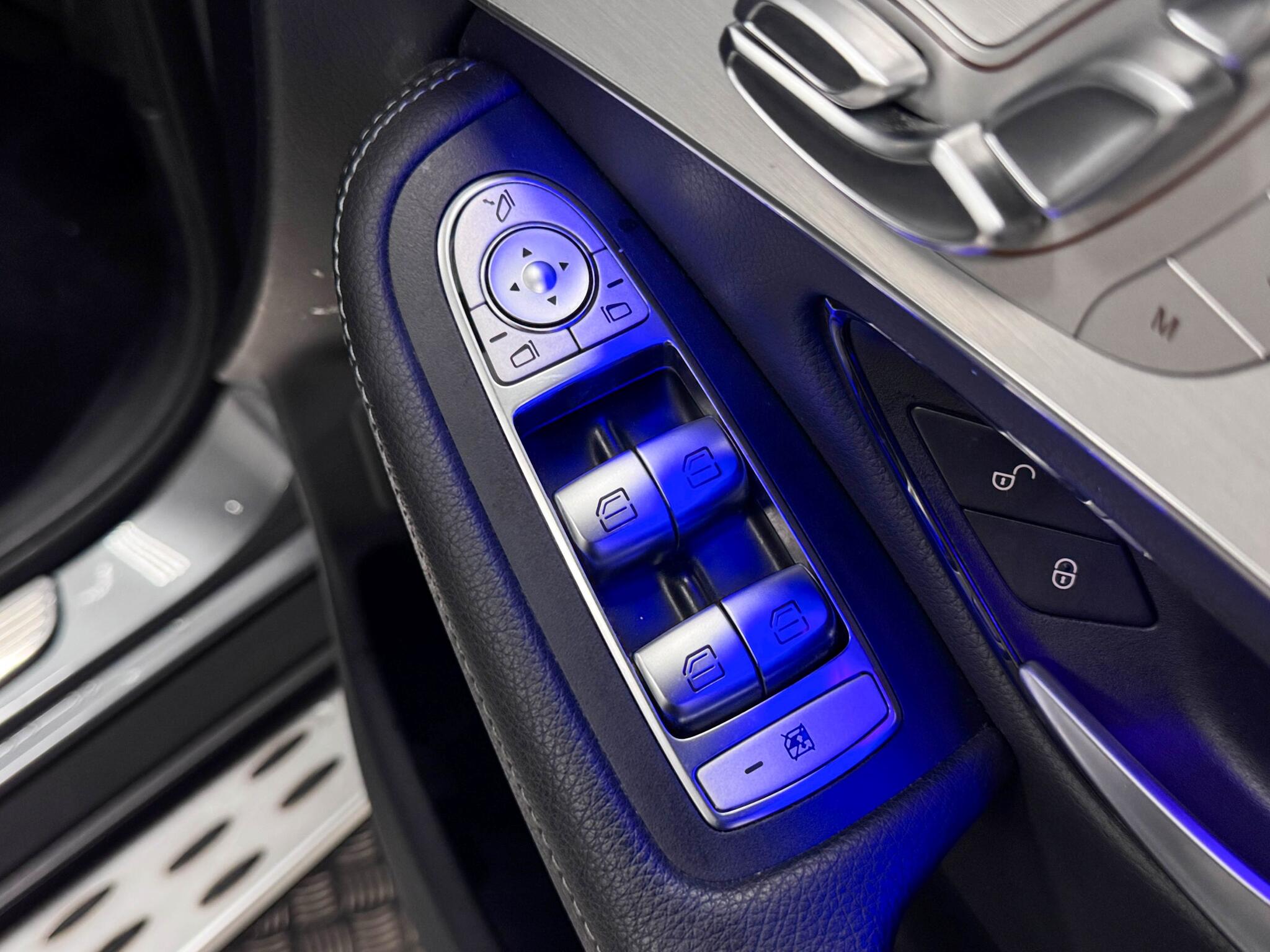 Mercedes-Benz GLC view 16