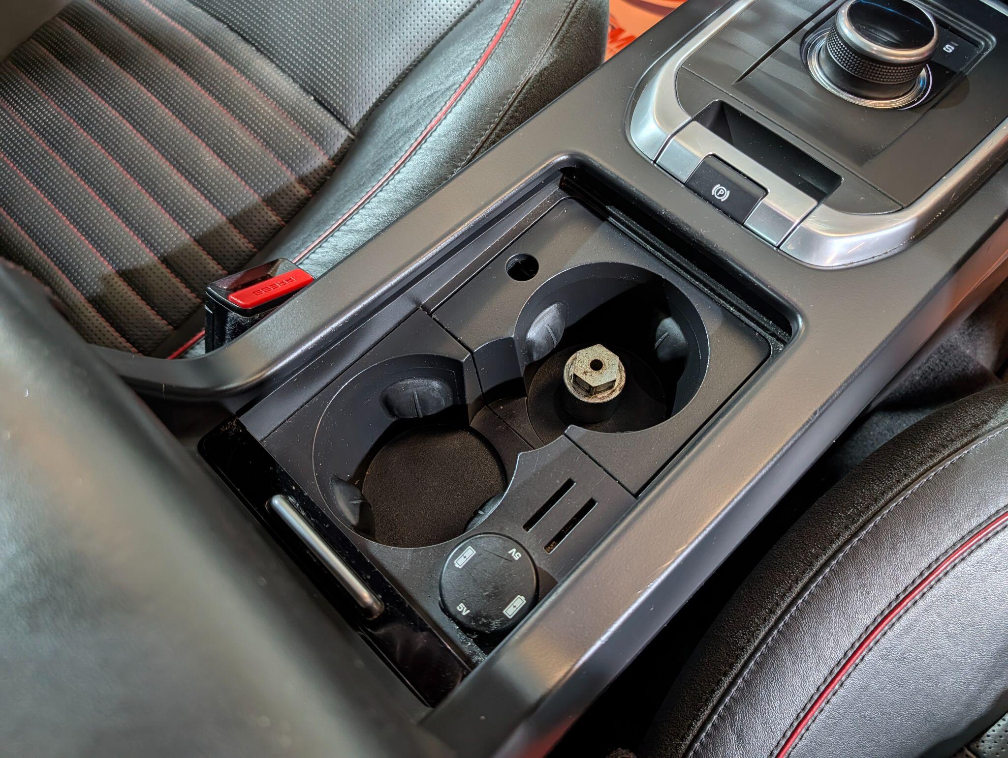Land Rover Discovery Sport view 16