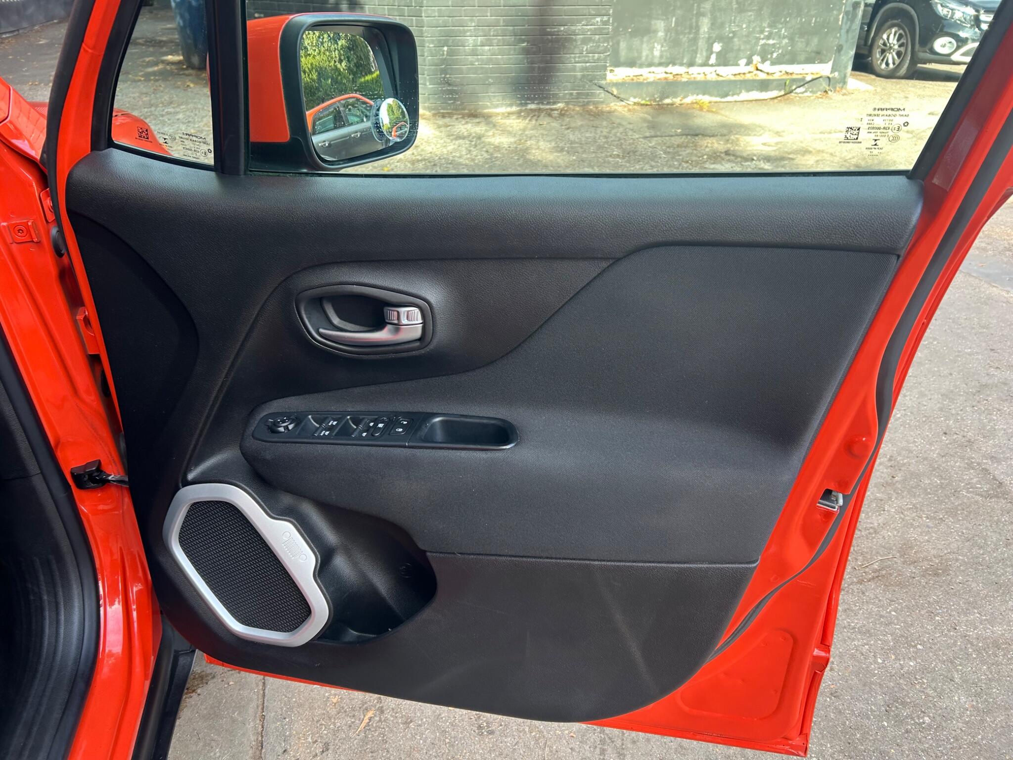 Jeep Renegade view 38