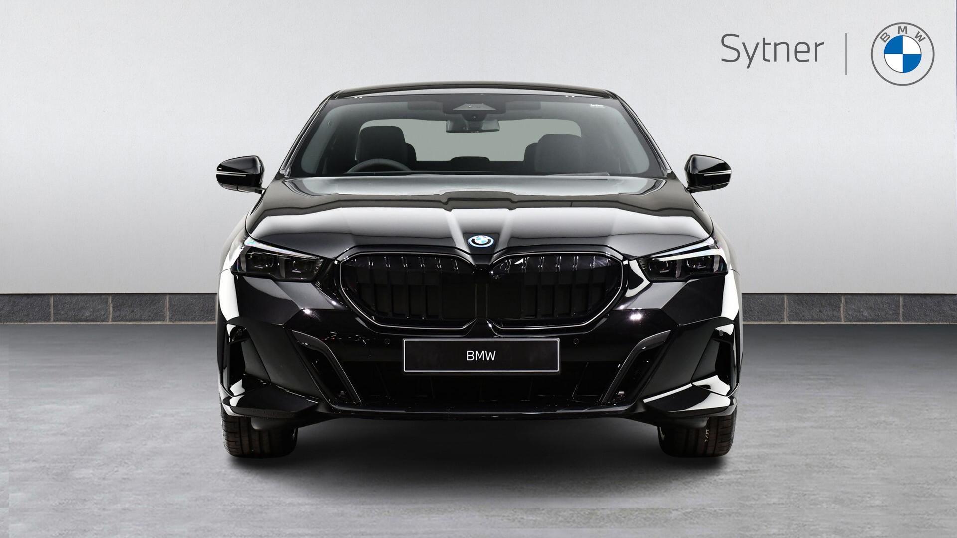 BMW 5 Series view 16