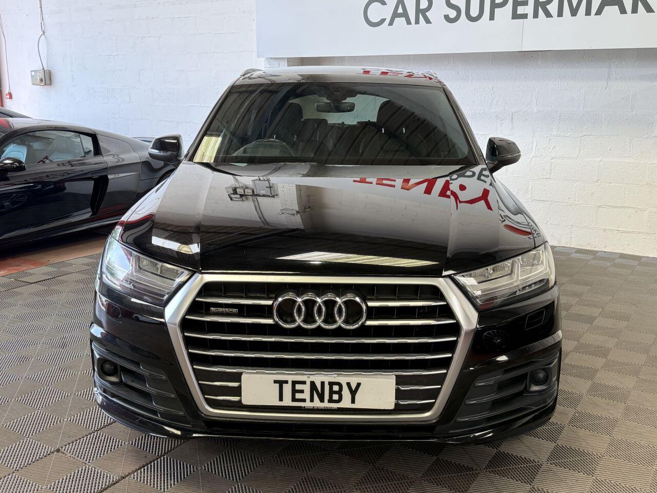 Audi Q7 view 4