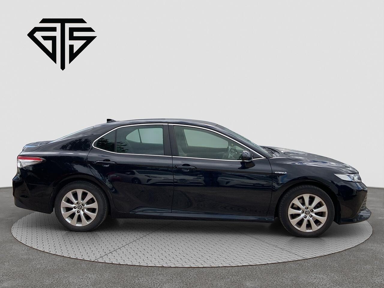 Toyota Camry view 3