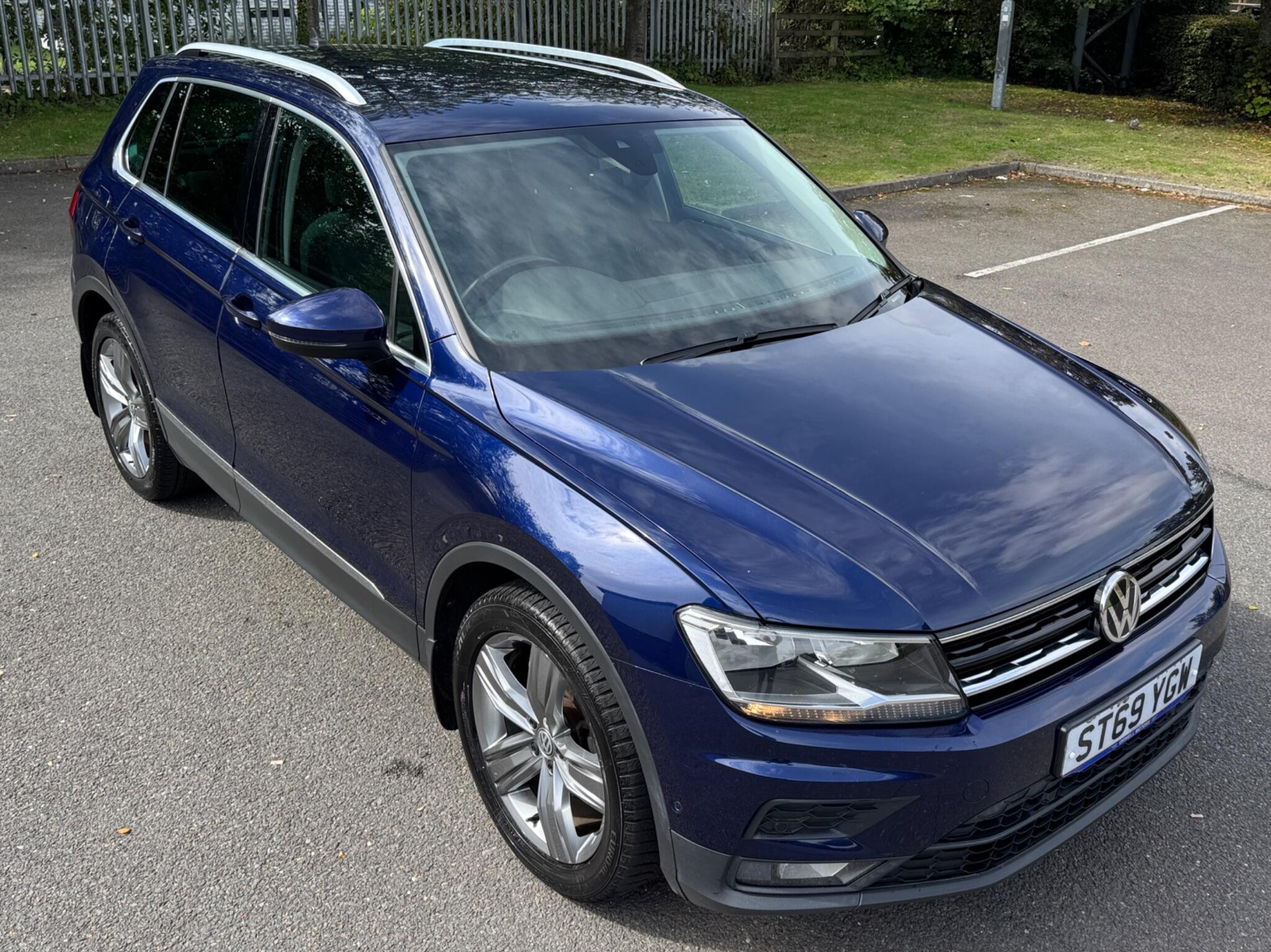 Volkswagen Tiguan view 3