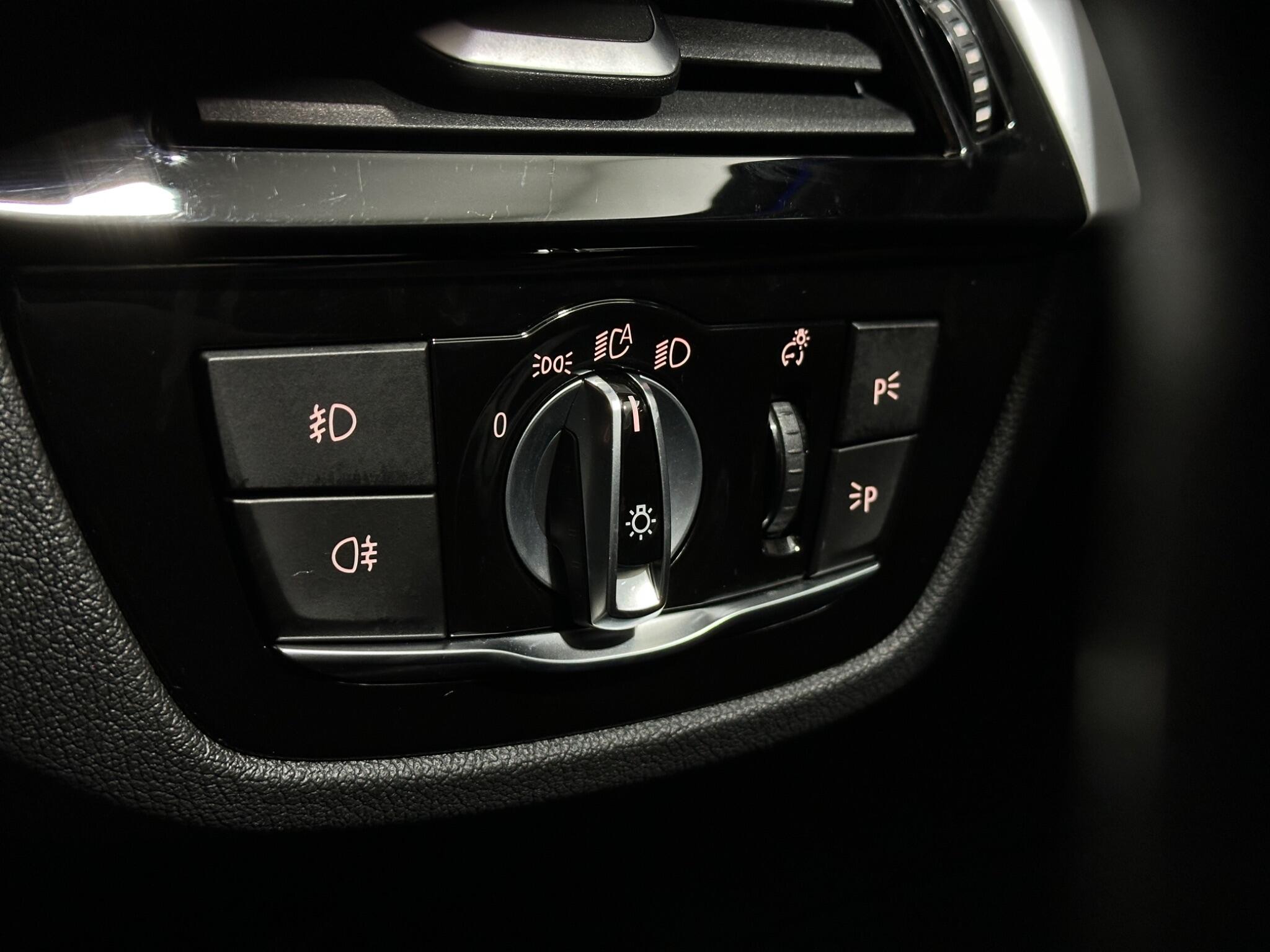BMW 5 Series view 18