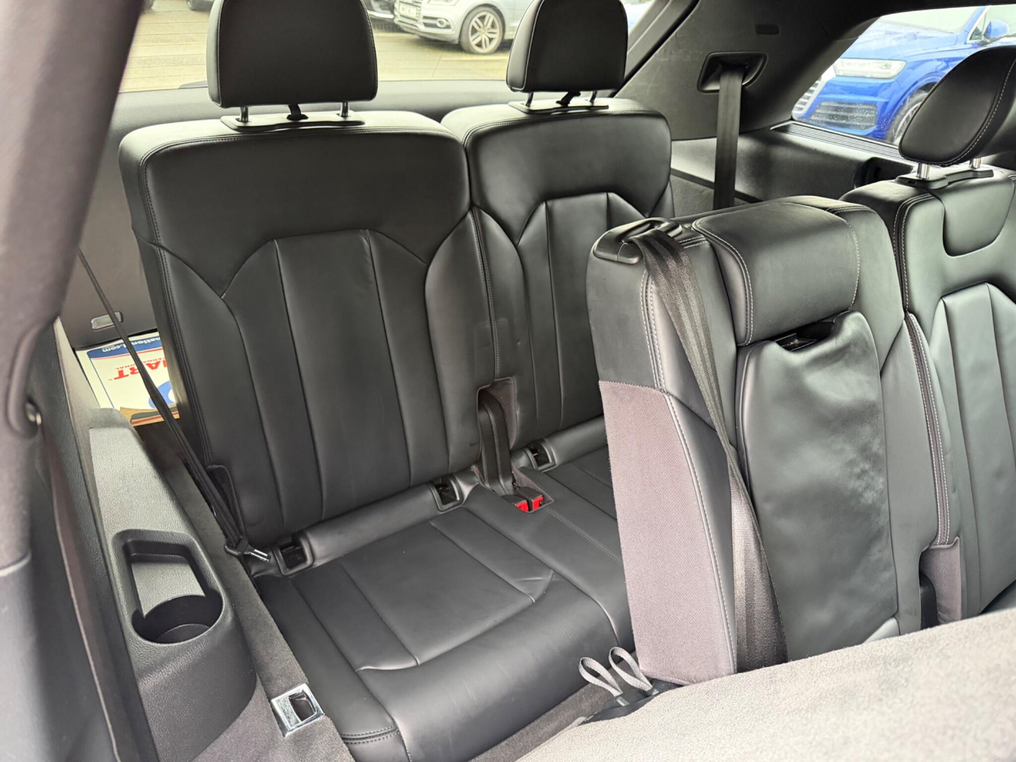 Audi Q7 view 20