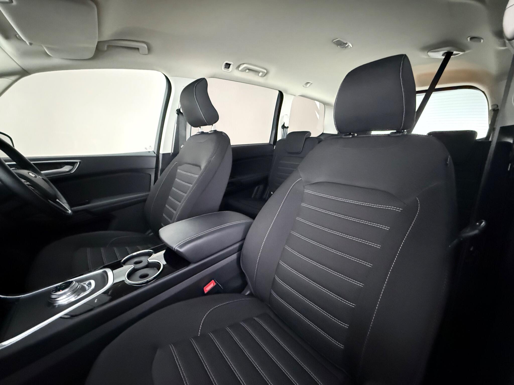 Ford Galaxy view 35