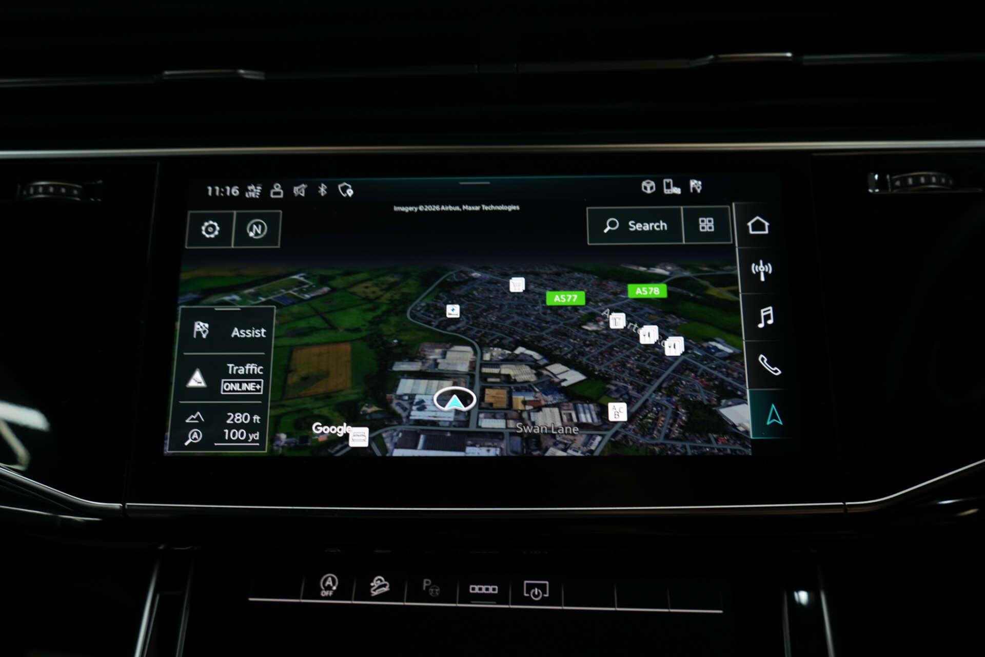 Audi Q8 view 35