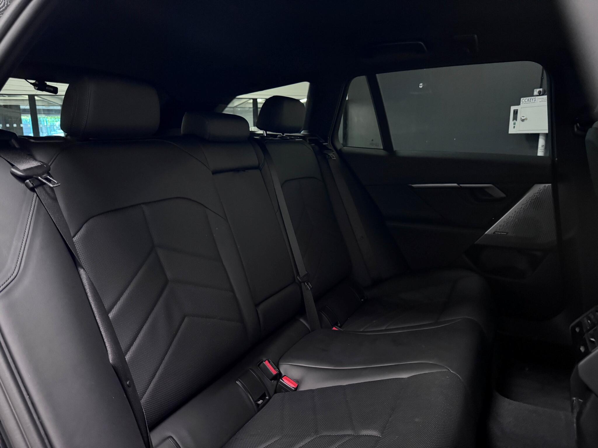 BMW 5 Series view 28