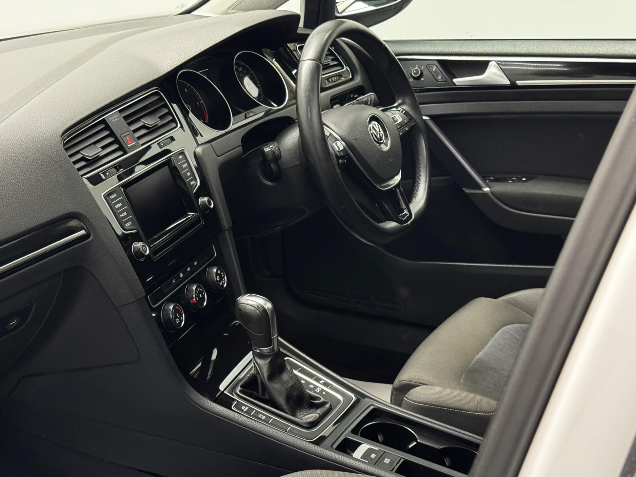Volkswagen Golf view 14