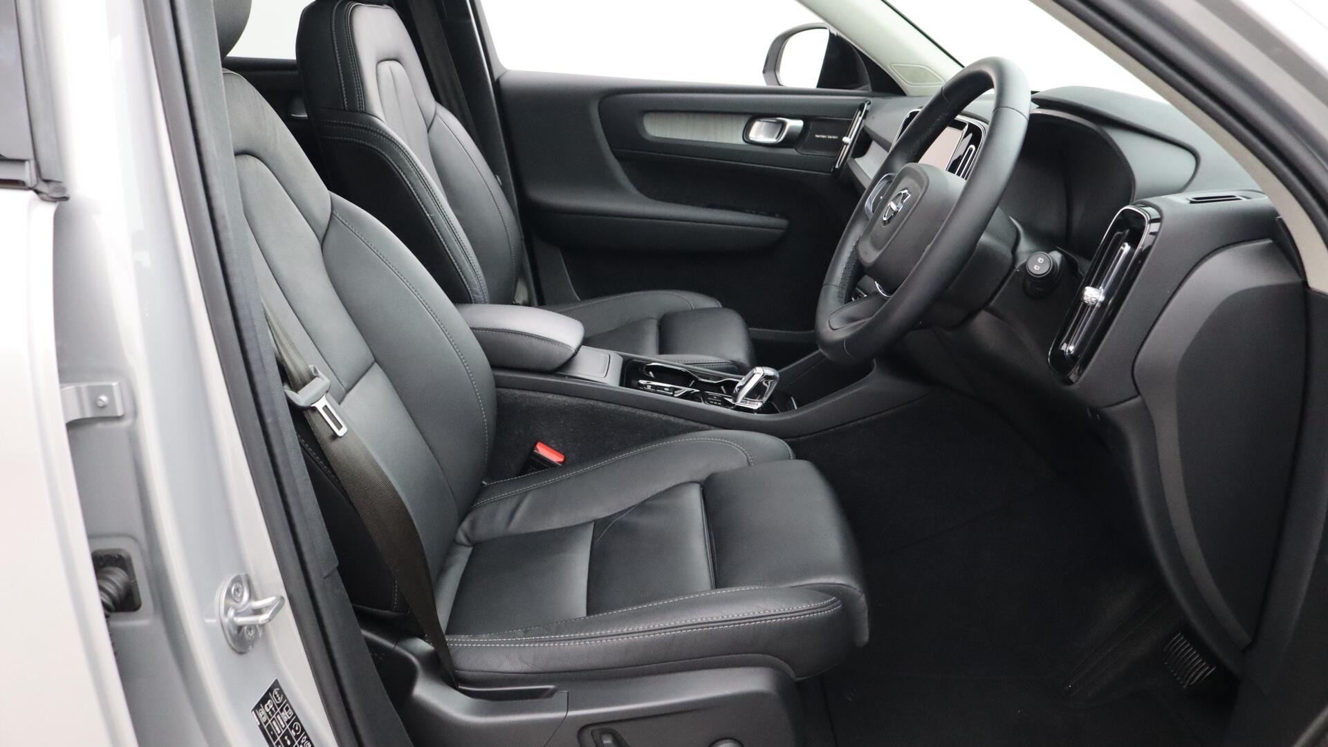 Volvo XC40 view 32