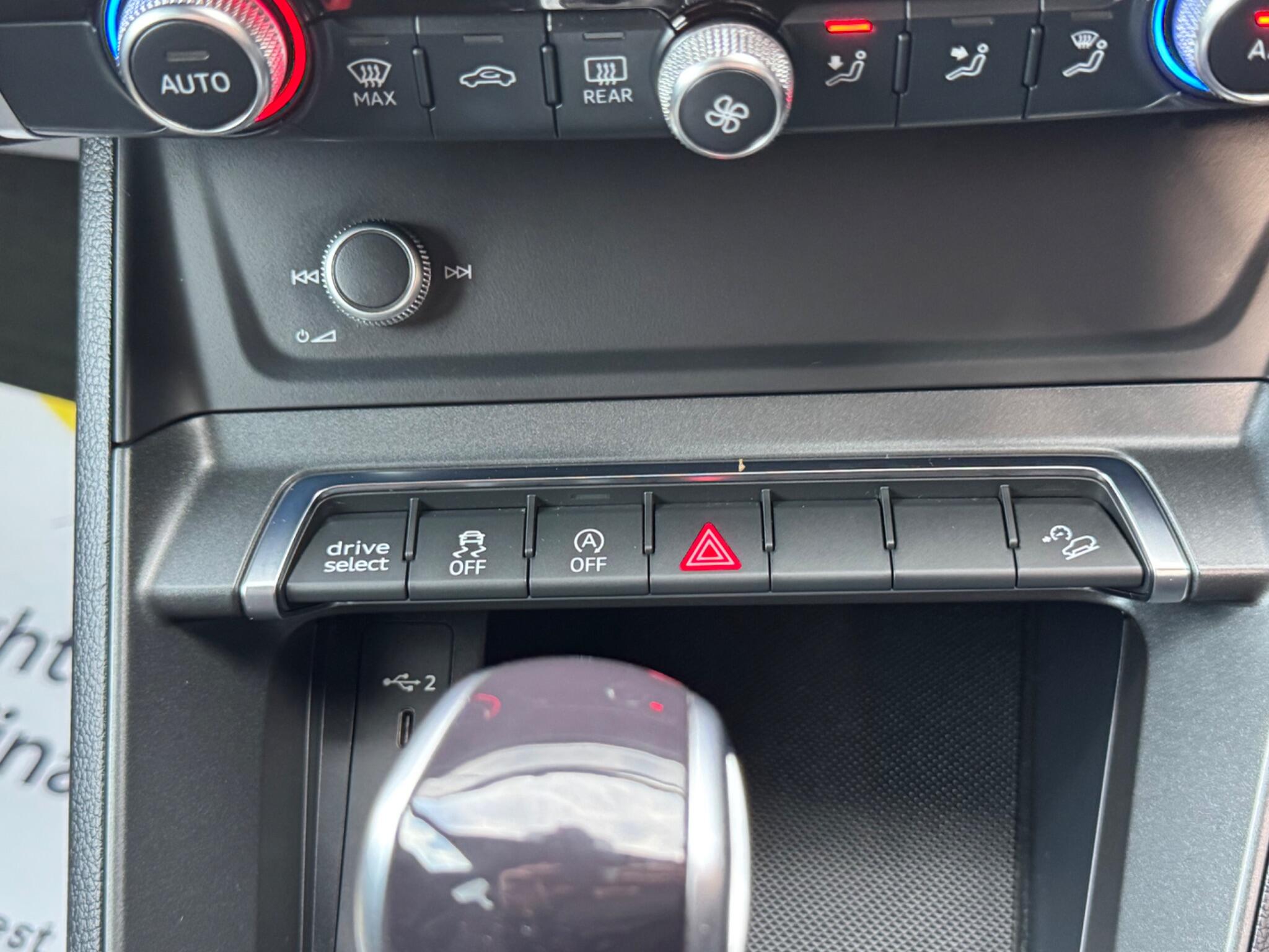 Audi Q3 view 23
