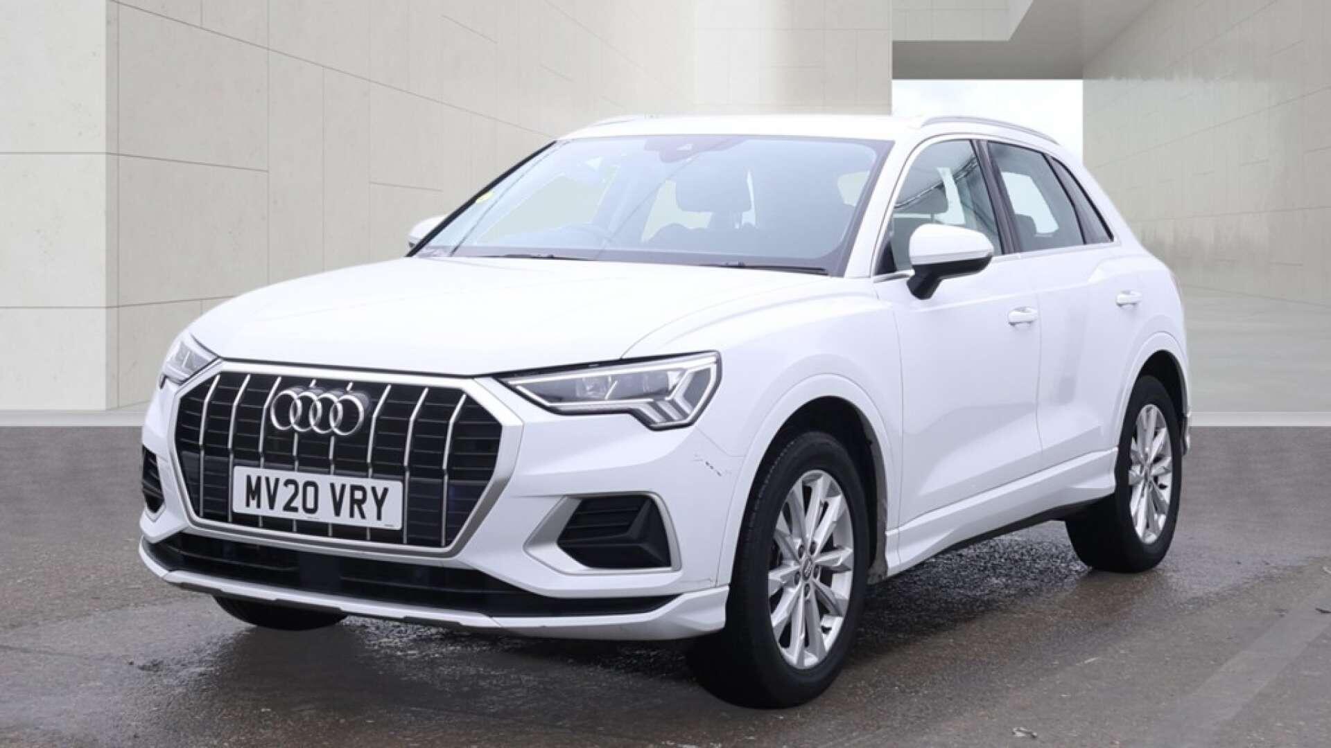 Audi Q3 view 3