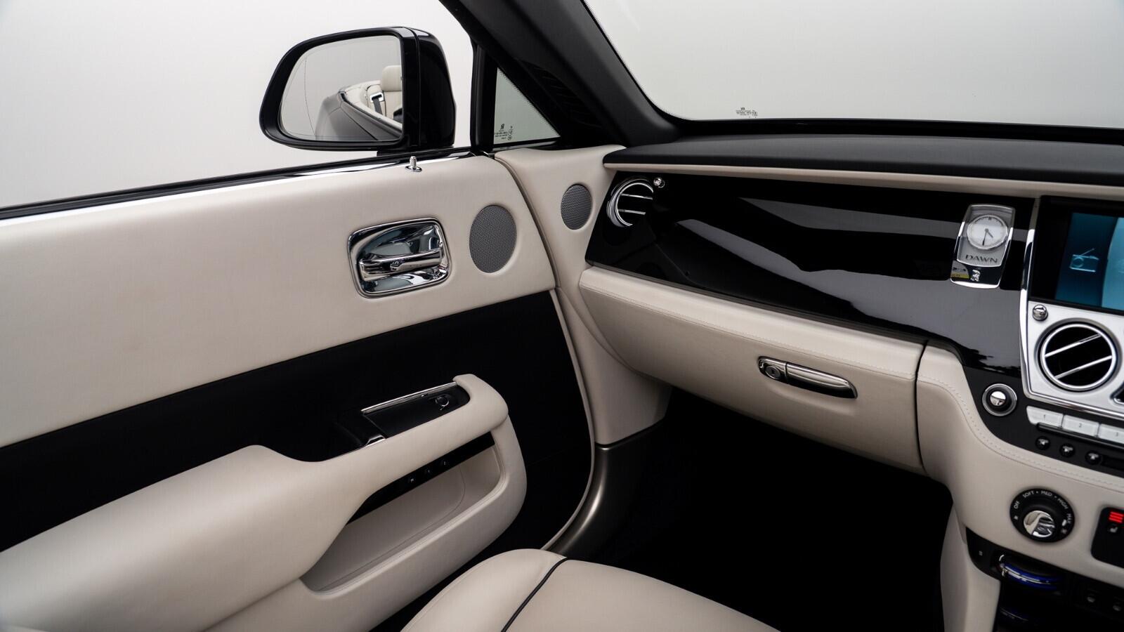 Rolls-Royce Dawn view 20