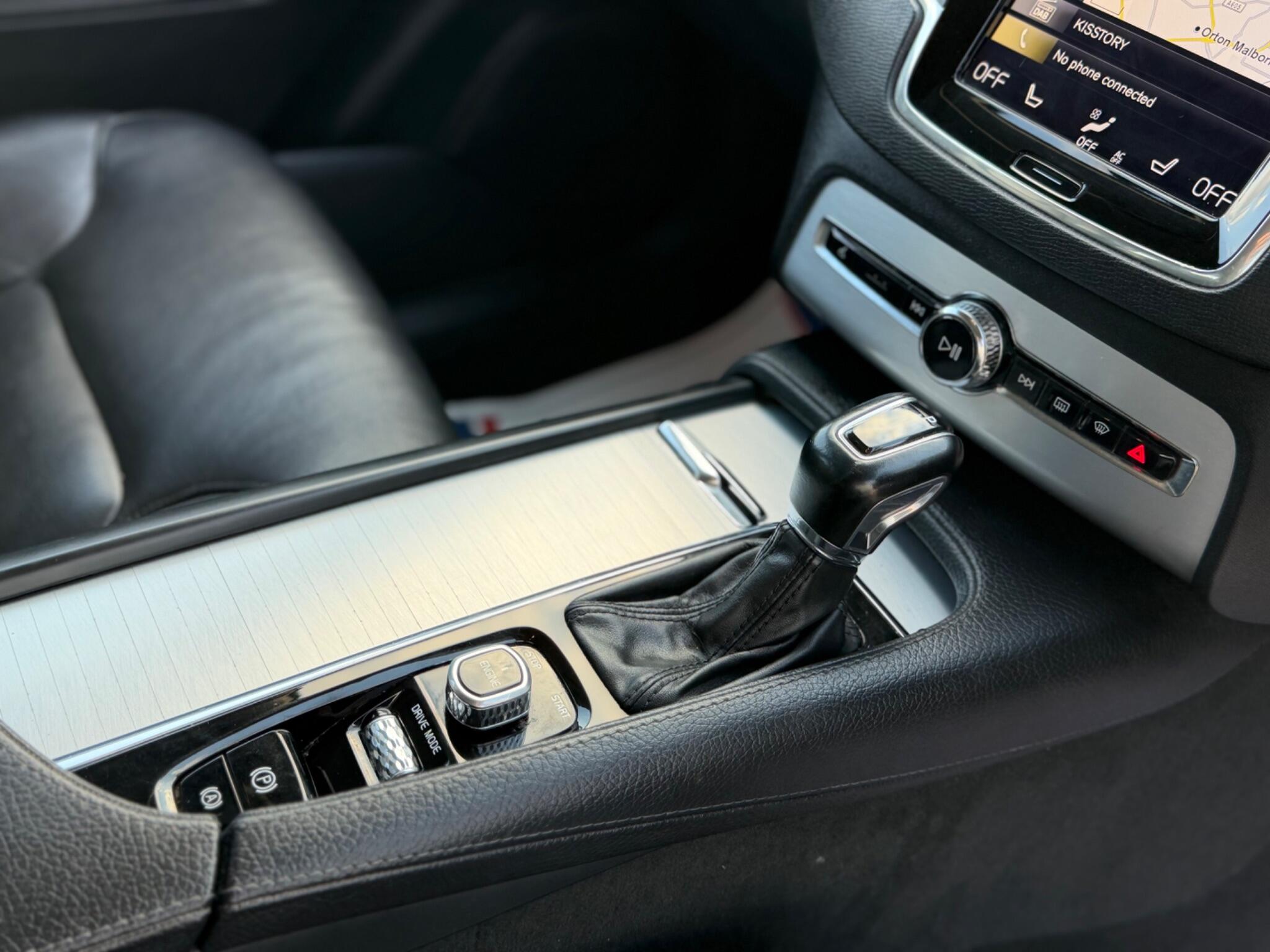 Volvo XC90 view 16