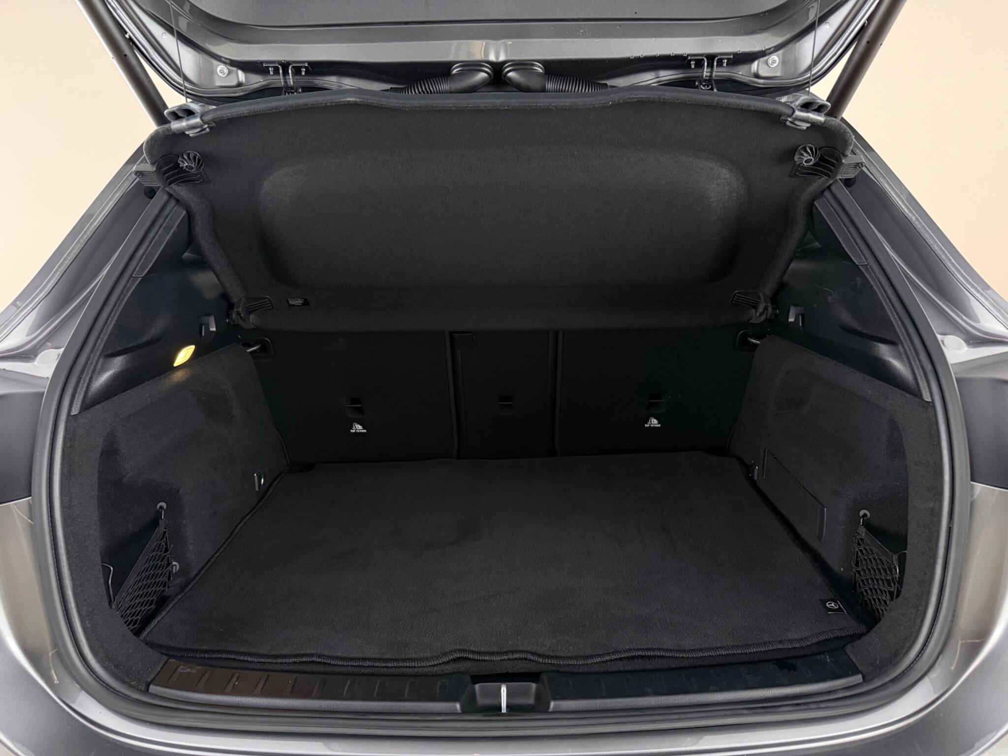 Mercedes-Benz Gla view 10