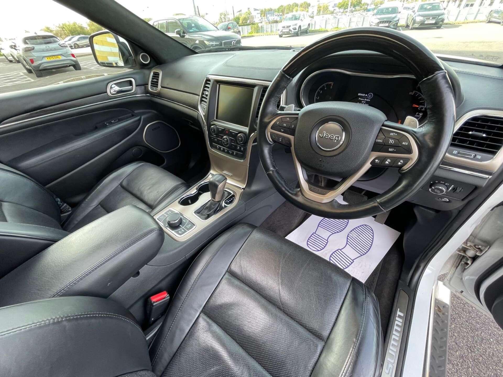 Jeep Grand Cherokee view 34