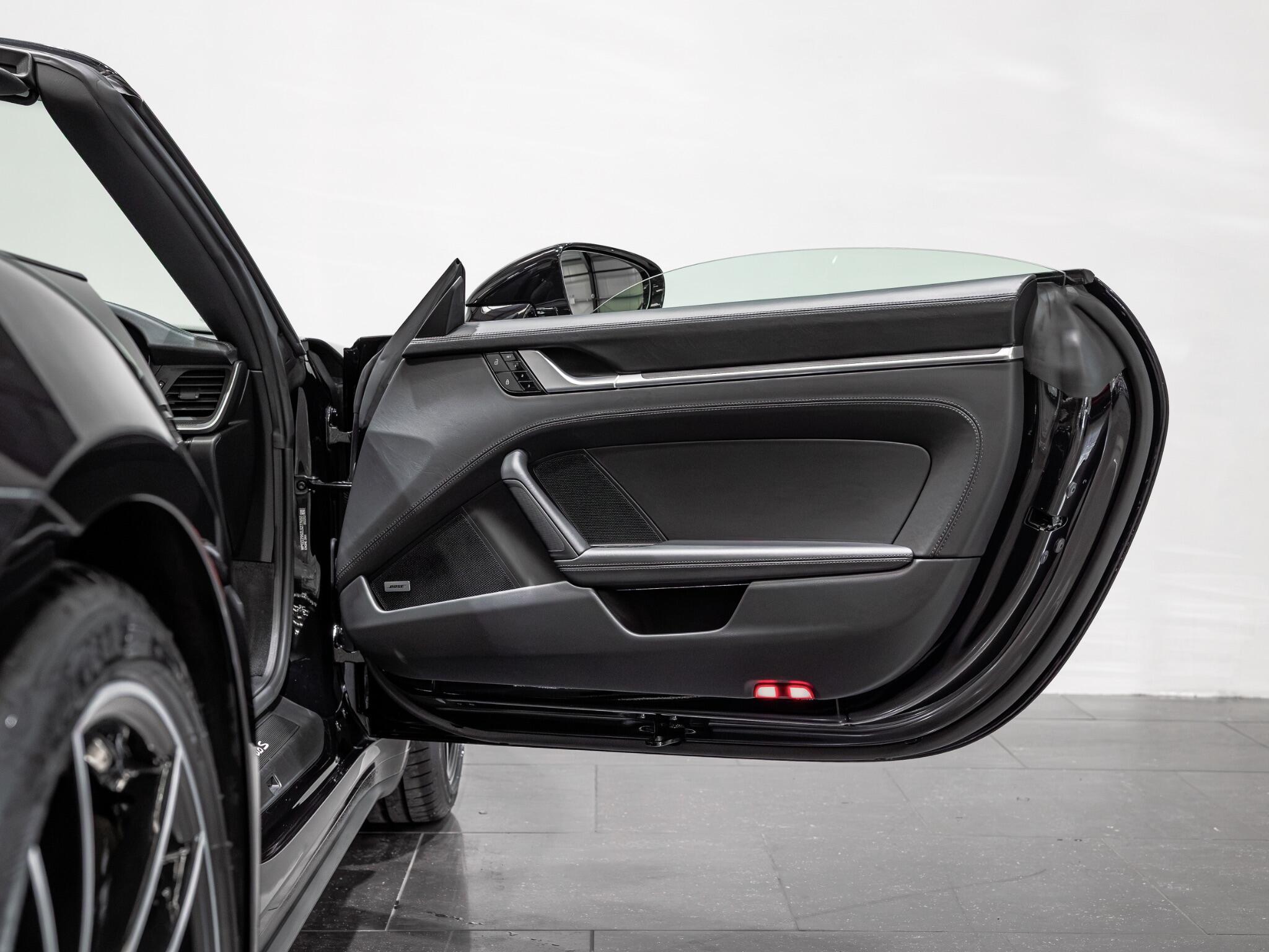 Porsche 911 view 29