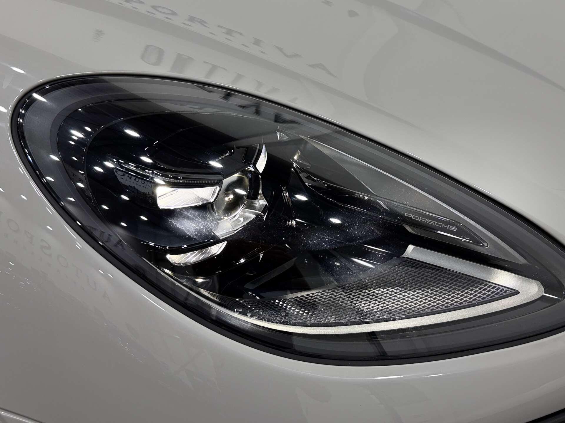 Porsche Macan view 35