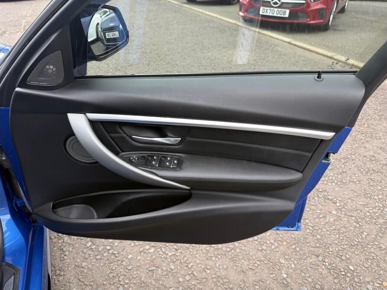 BMW 3 Series view 16