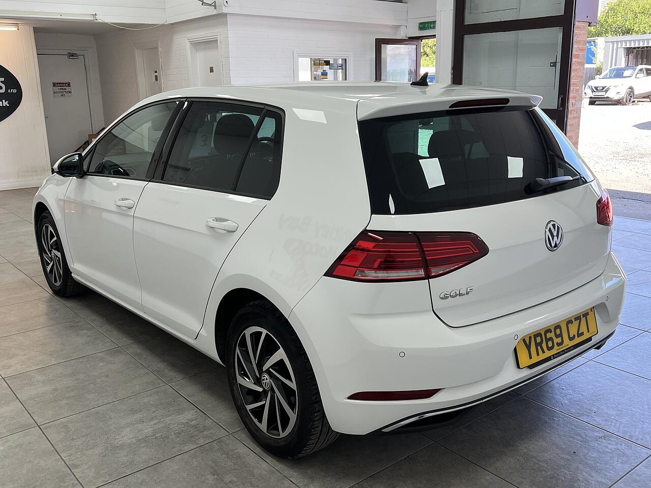 Volkswagen Golf view 5