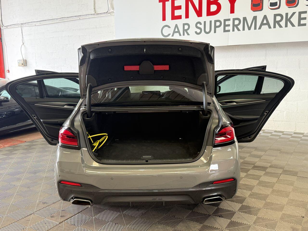BMW 5 Series view 15