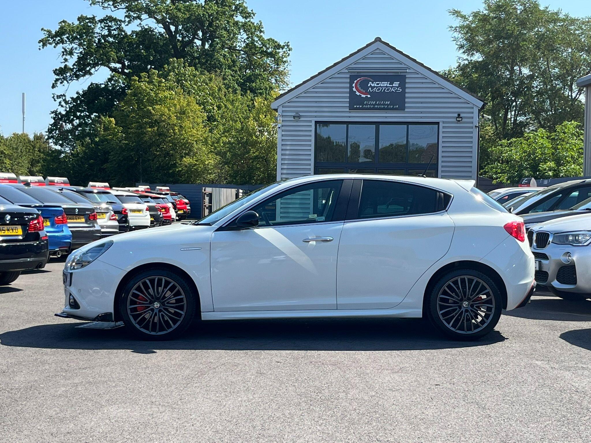 Alfa Romeo Giulietta view 4