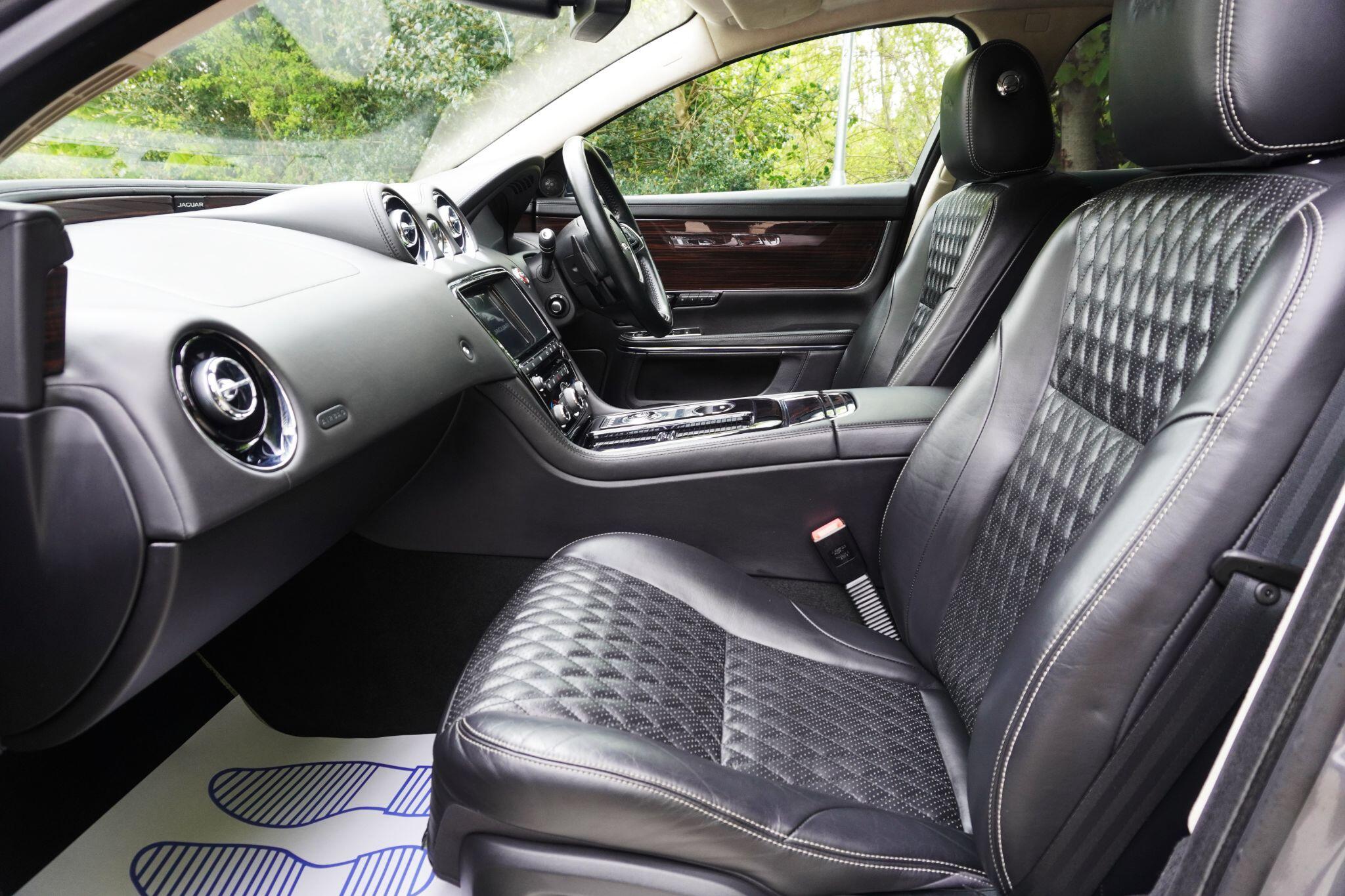 Jaguar XJ view 50