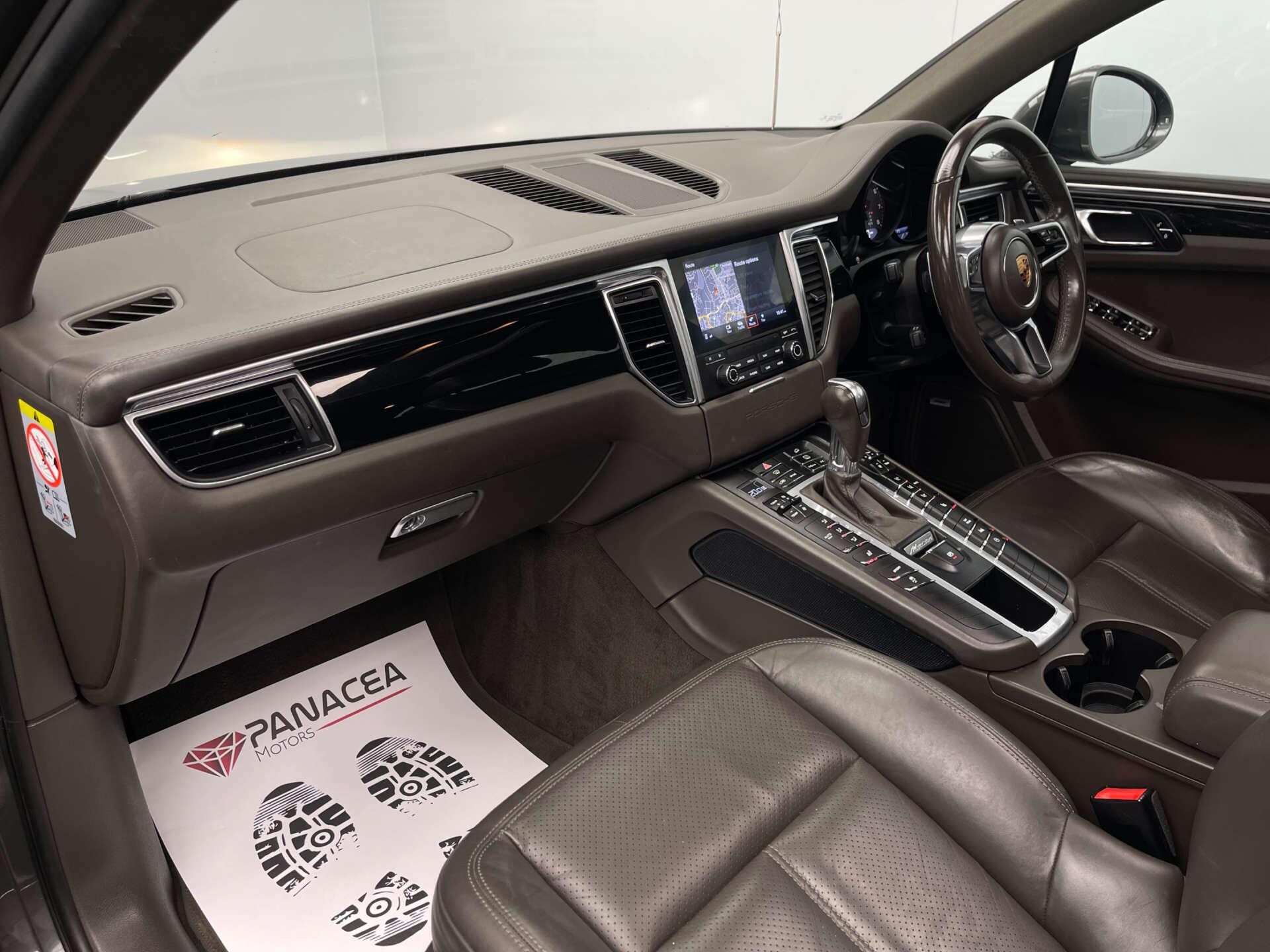 Porsche Macan view 36