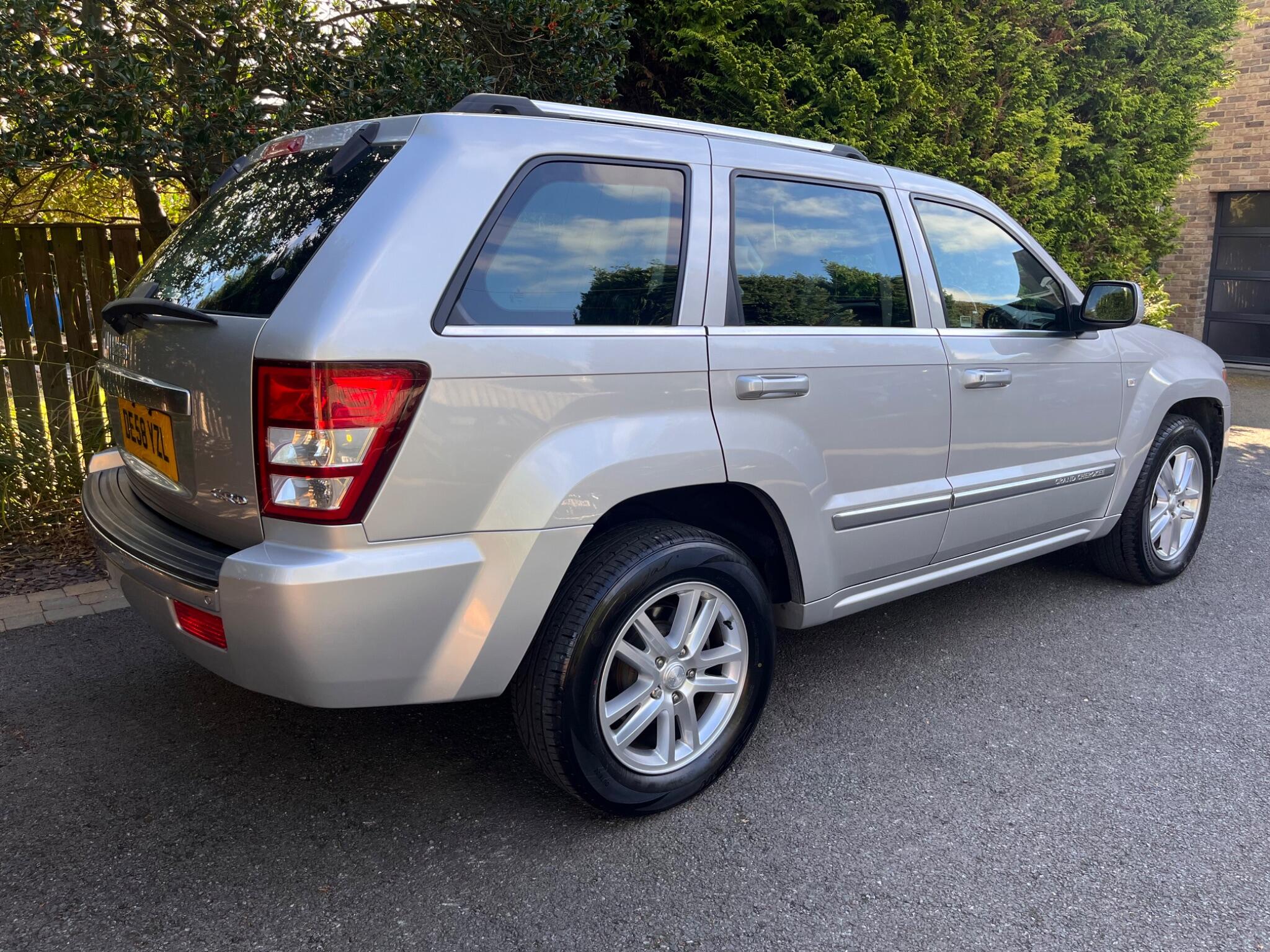 Jeep Grand Cherokee view 13