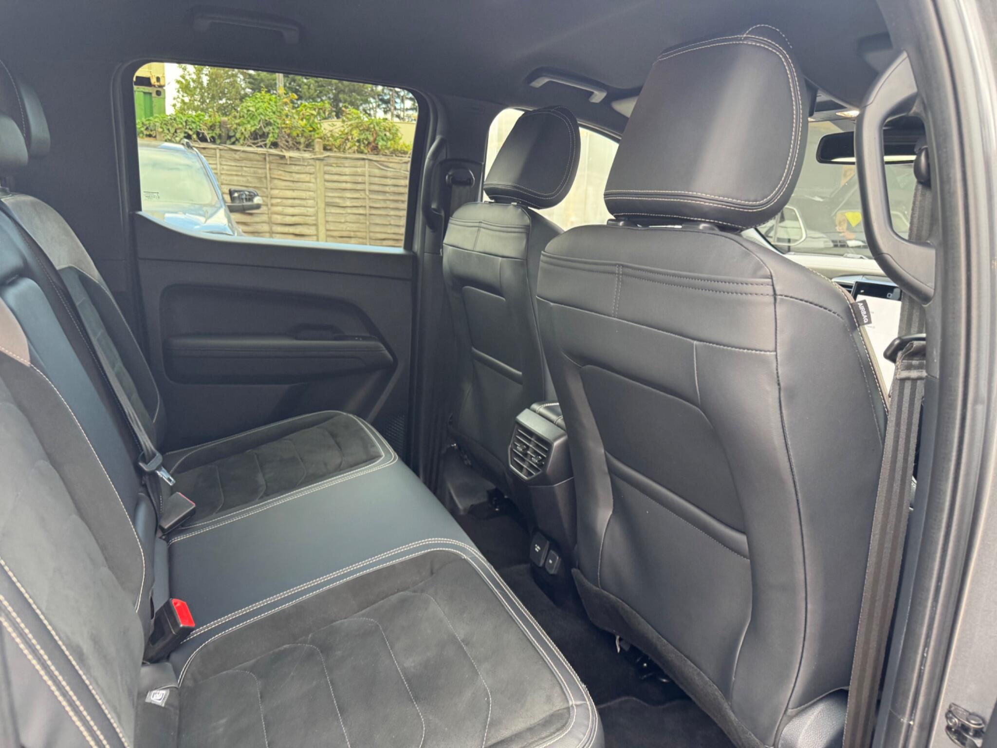 Volkswagen Amarok view 29