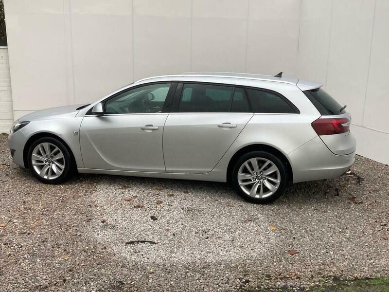 2017 Vauxhall Insignia 2.0 CDTi ecoFLEX SRi Nav Sports Tourer Euro 6 (s/s) 5dr • 120,000 miles image 19